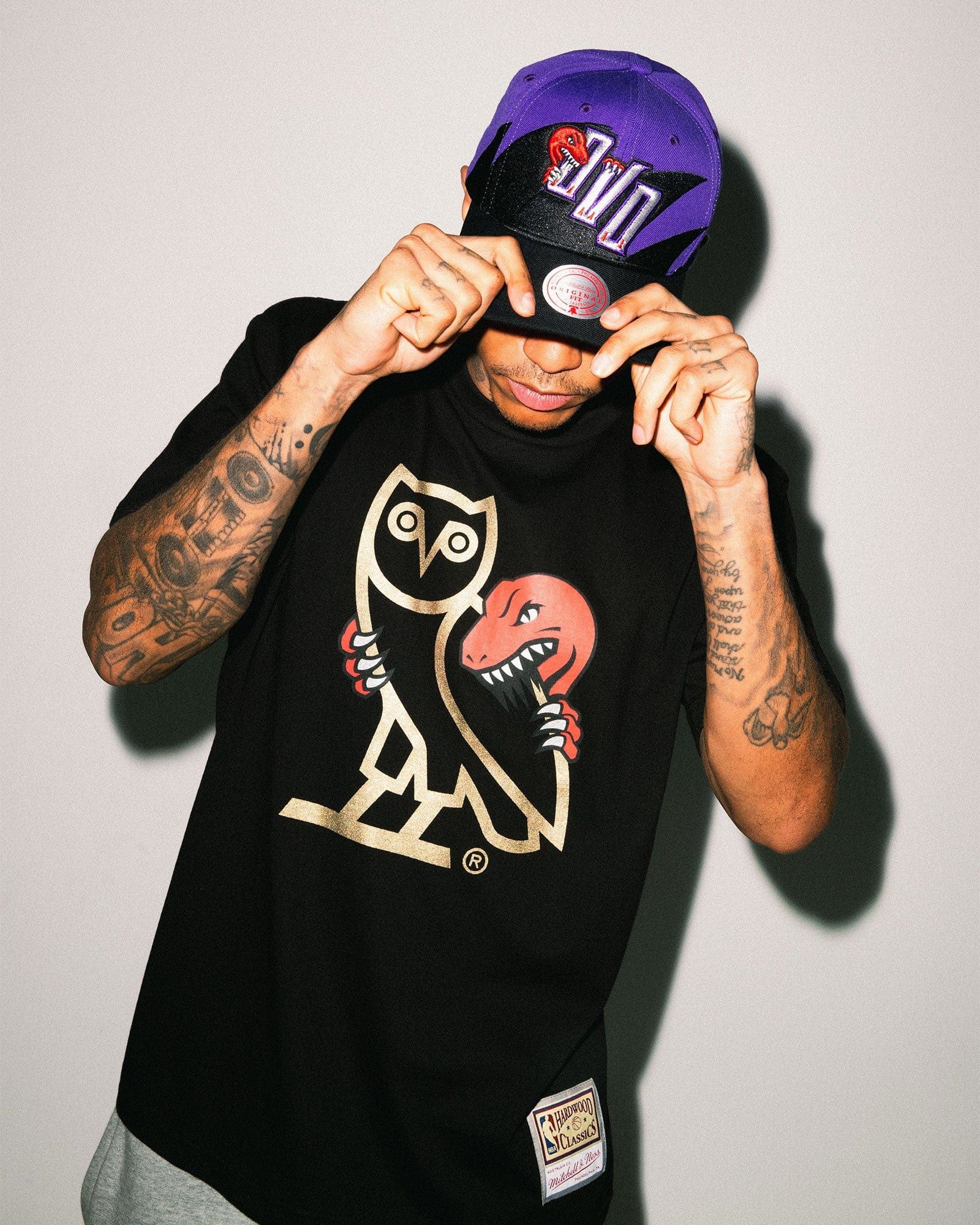 Mitchell & Ness × NBA × October's Very Own OVO TORONTO RAPTORS x MITCHELL & NESS OG OWL T-SHIRT *RARE* Size US XXL / EU 58 / 5 - 2 Thumbnail