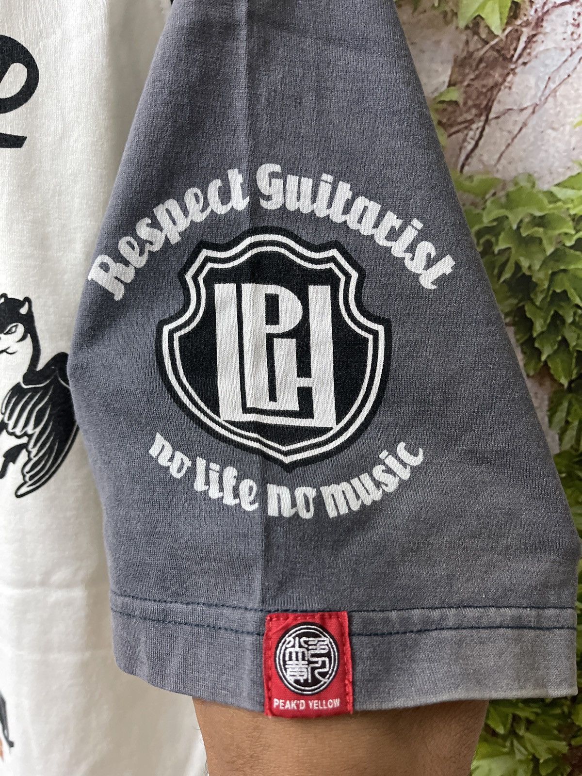 Japanese Brand VINTAGE BAD BUNNY JAPANESE STYLE PHOTO TEE VERY RARE Size US M / EU 48-50 / 2 - 4 Thumbnail
