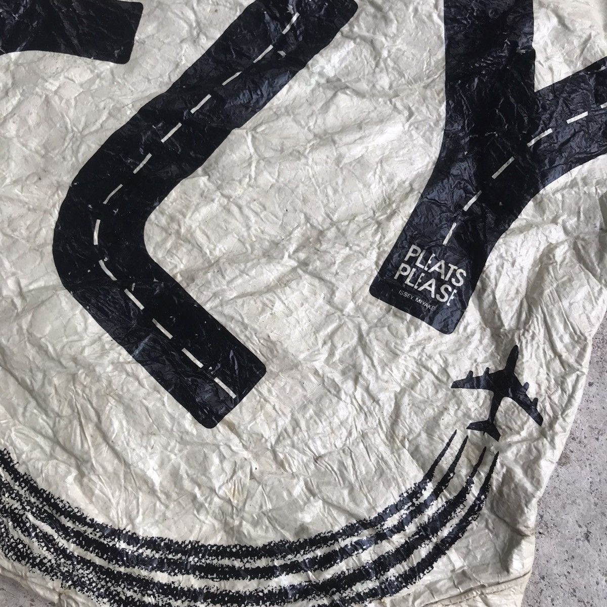 Issey Miyake × Pleats Please Issey Miyake Vintage Pleats Please Fly Aeroplane Crumpled Totebag Size ONE SIZE - 2 Thumbnail