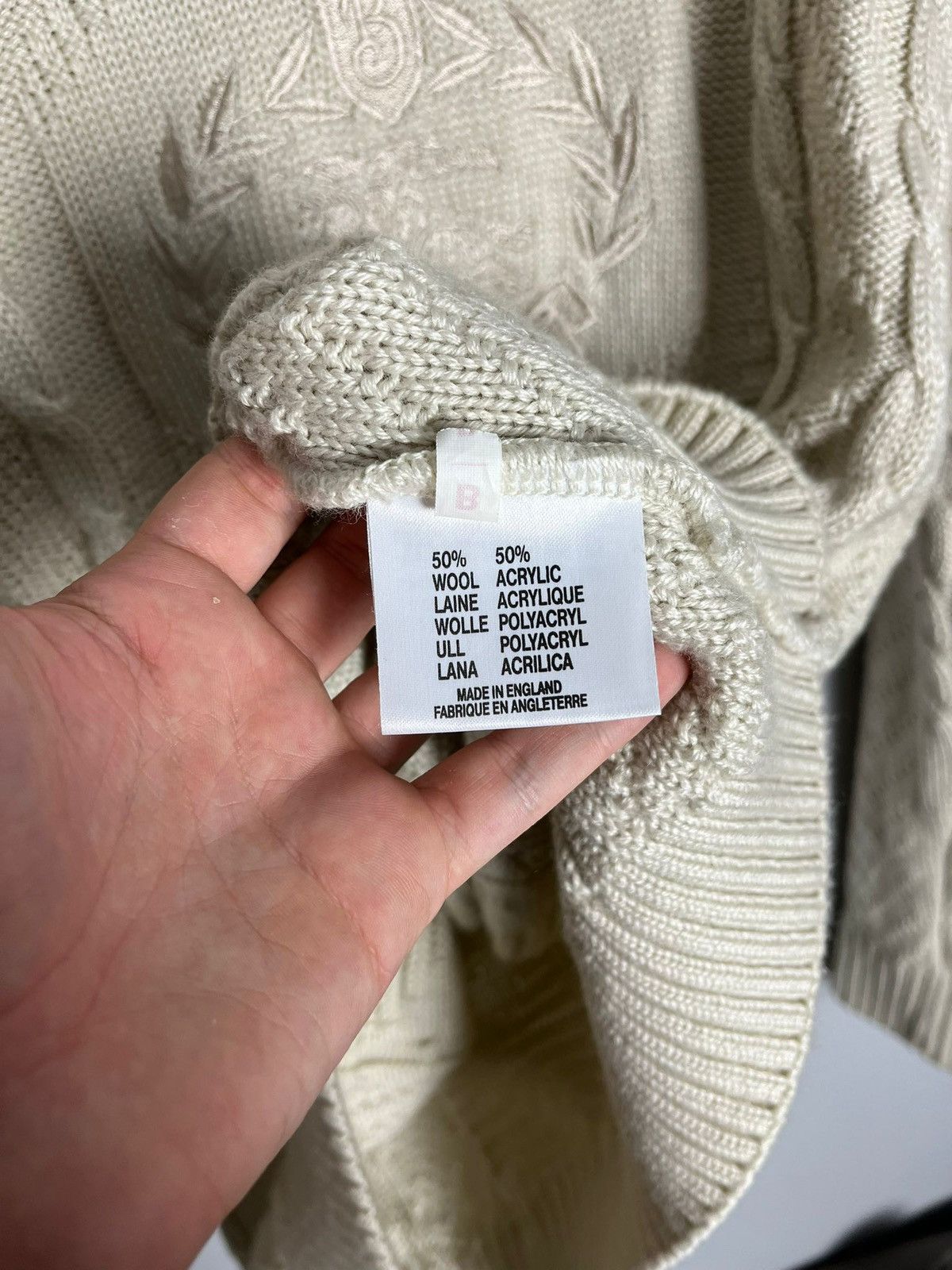 Burberrys vintage big logo sweater