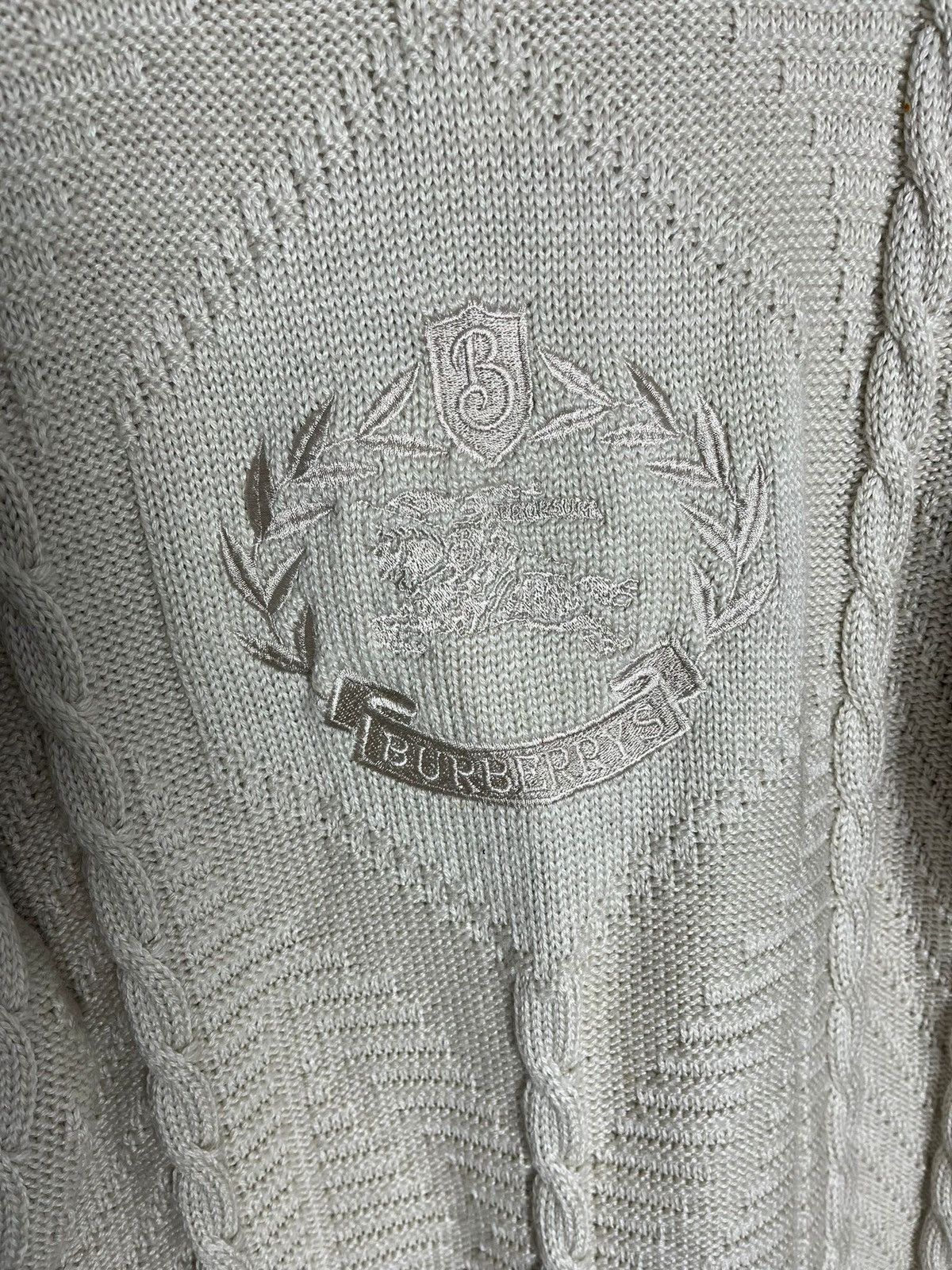 Burberrys vintage big logo sweater