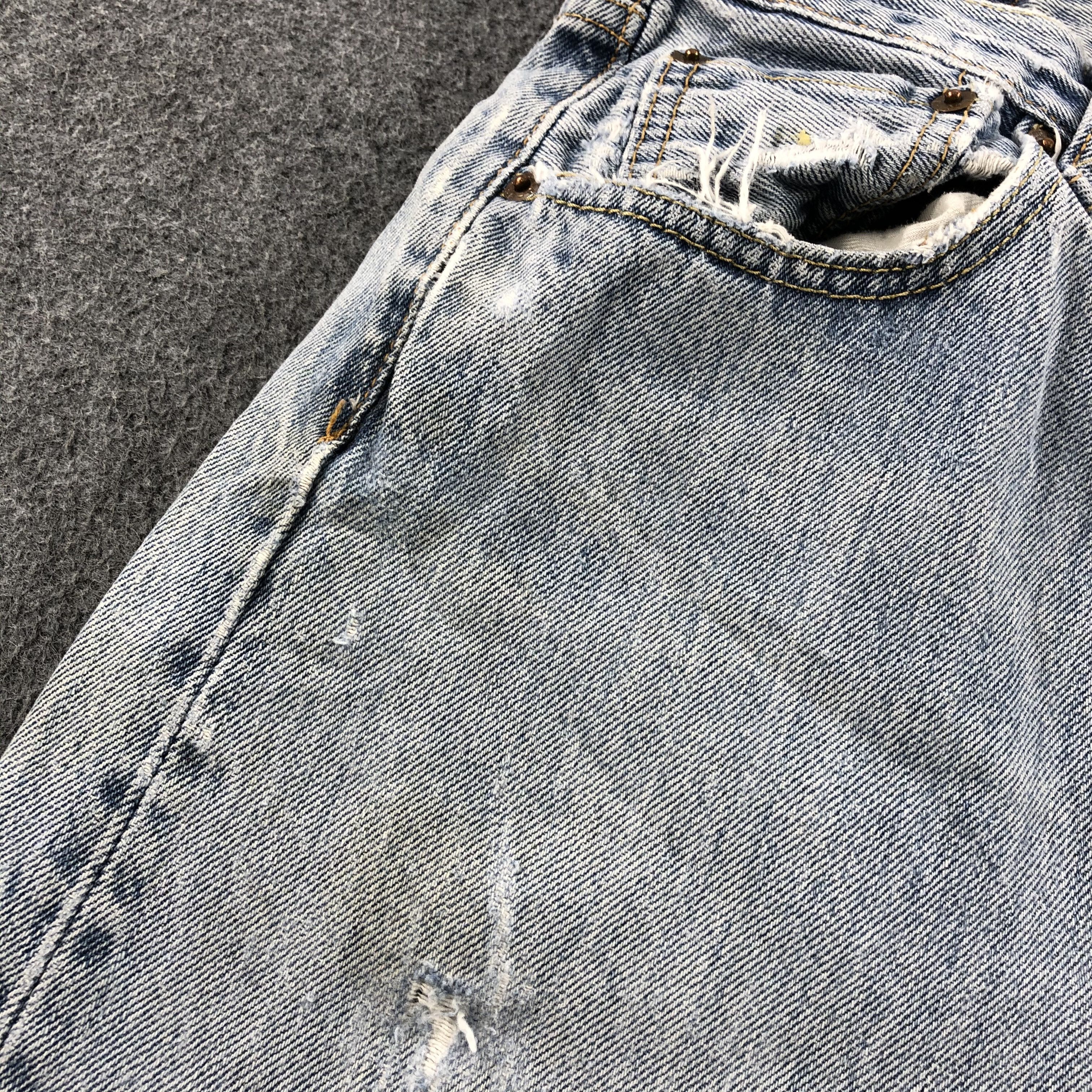 Levi's × Vintage Vintage Light Wash Levis 501 Jeans-JM1716 Size US 27 - 13 Thumbnail