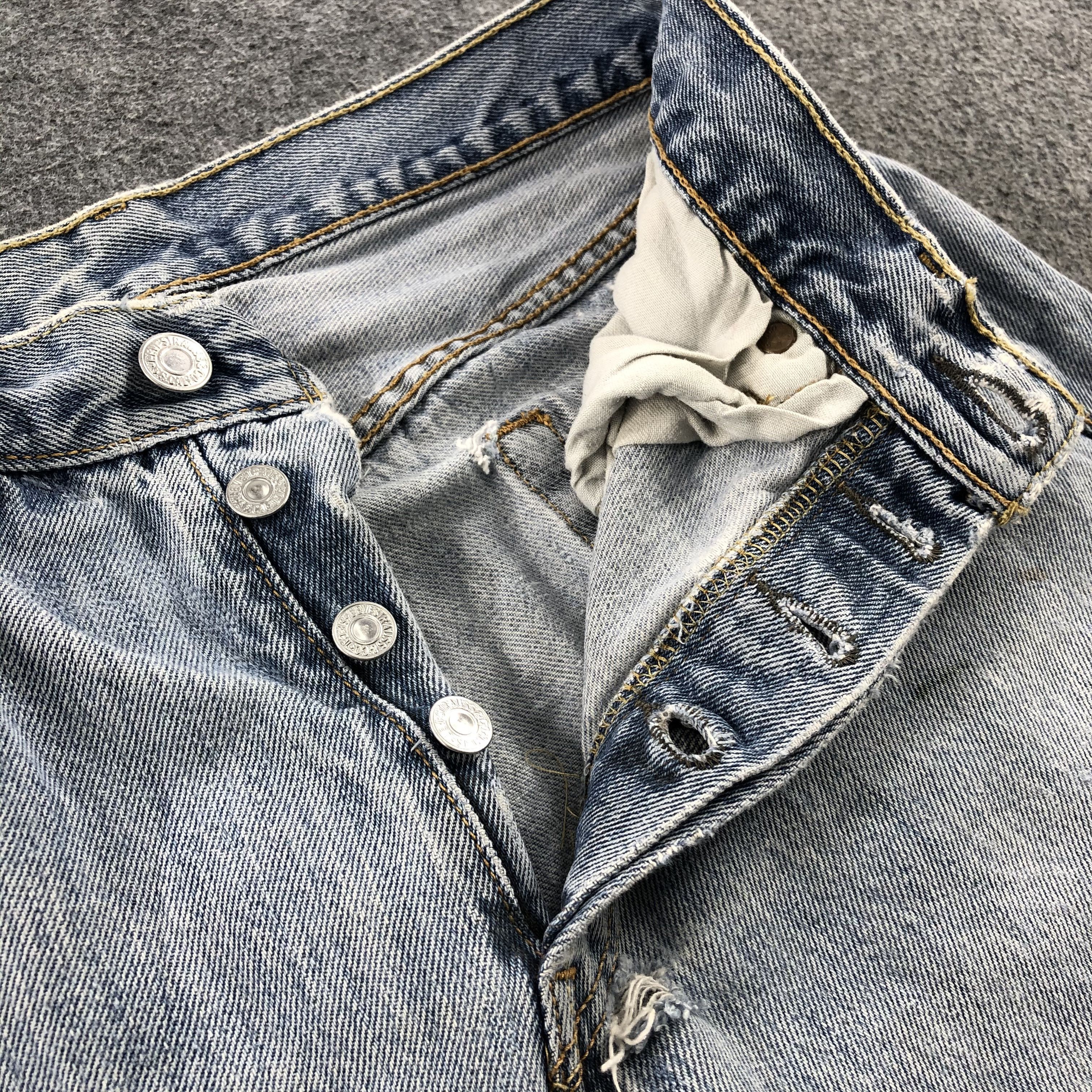 Levi's × Vintage Vintage Light Wash Levis 501 Jeans-JM1716 Size US 27 - 15 Thumbnail