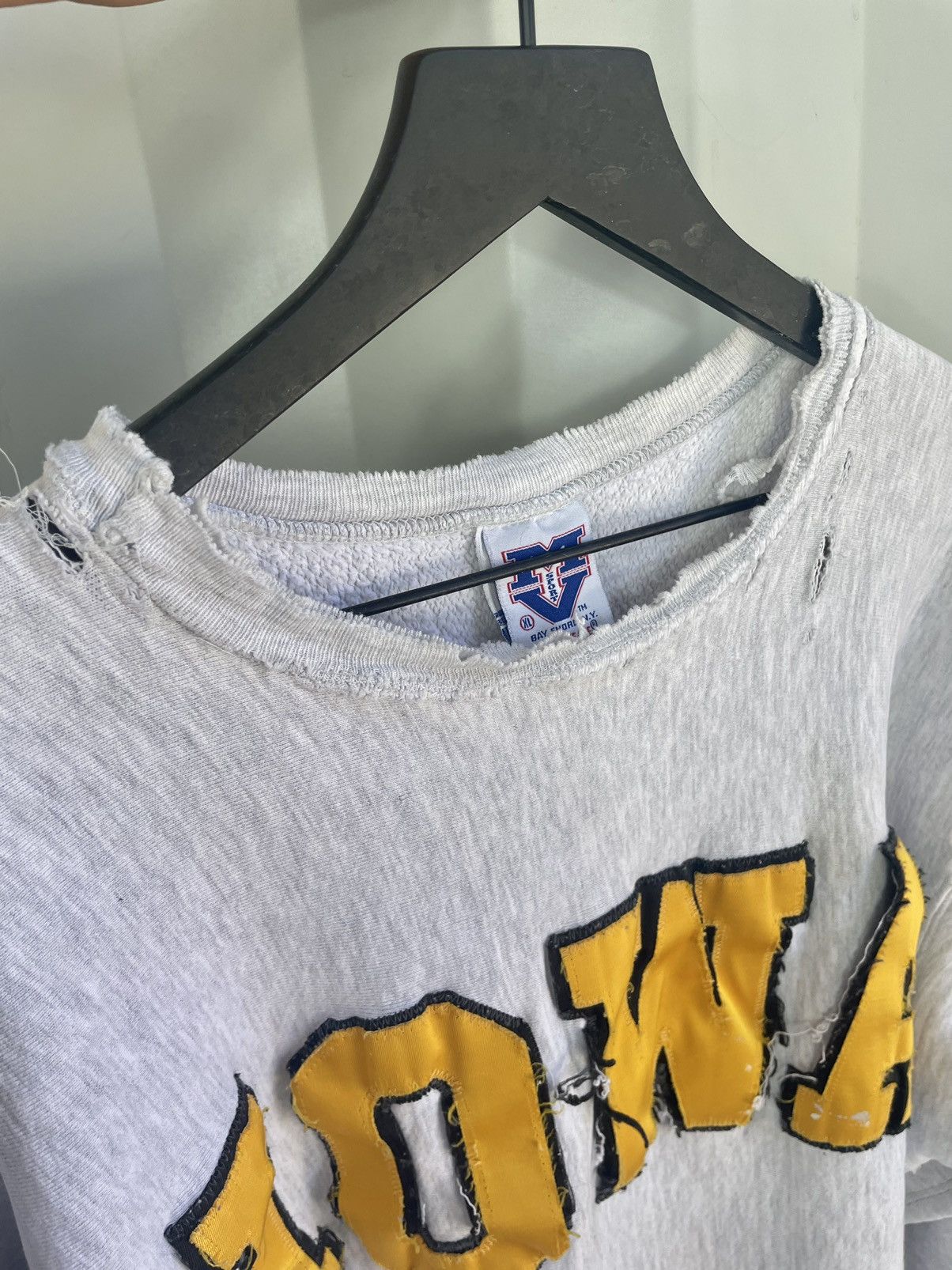 Vintage Thrashed Destroyed Iowa Sweatshirt Size US XL / EU 56 / 4 - 7 Thumbnail