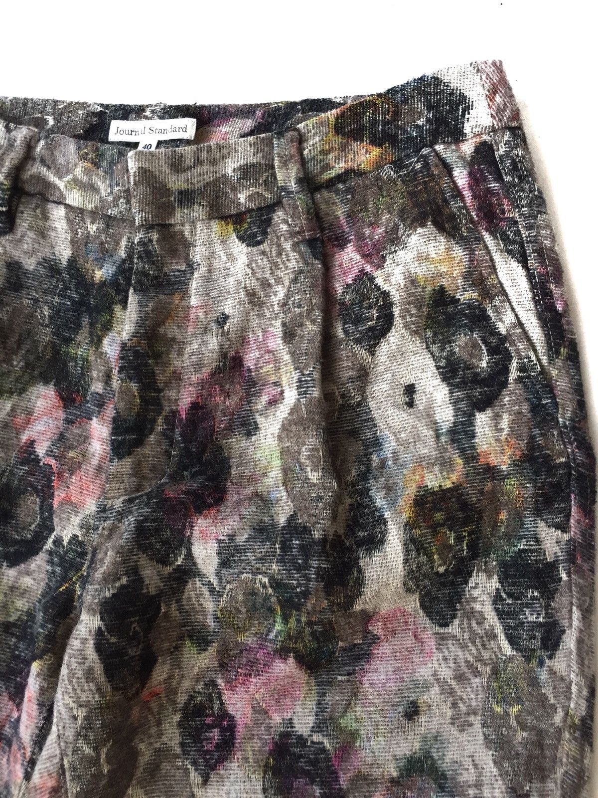 Journal Standard Journal Standard 🇯🇵 Pop Art Jacquard Cropped 🎈Pant Size US 30 / EU 46 - 1 Thumbnail