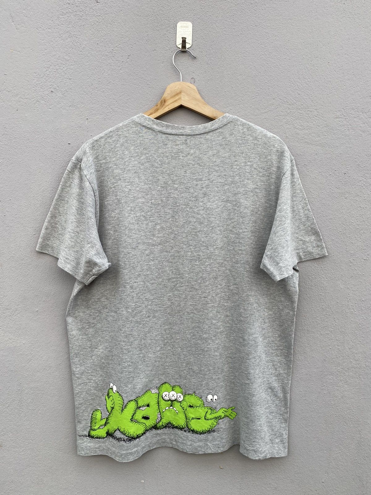 Japanese Brand SS2016 UT collection x kaws nice graphics tee Size US L / EU 52-54 / 3 - 1 Thumbnail