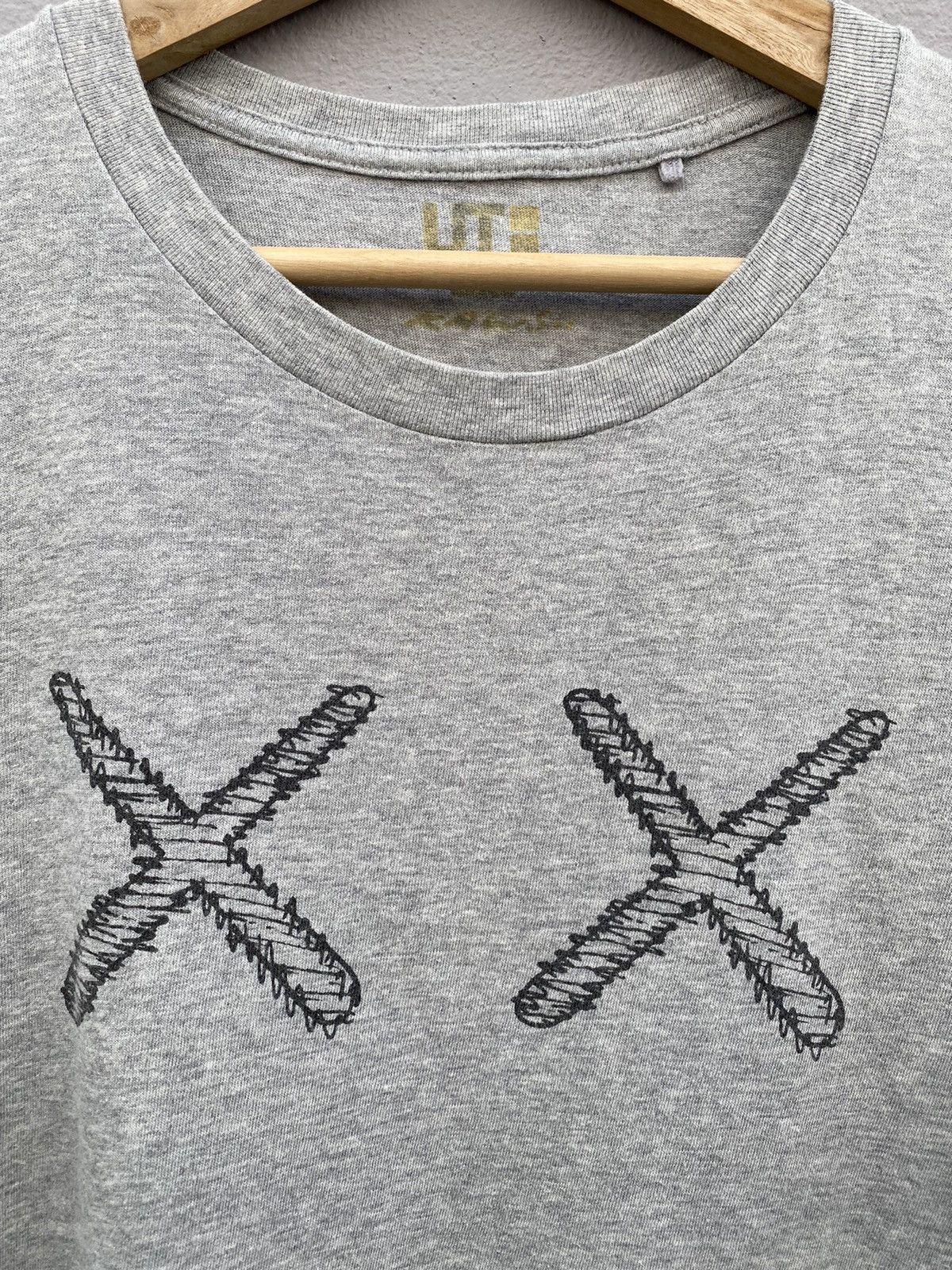 Japanese Brand SS2016 UT collection x kaws nice graphics tee Size US L / EU 52-54 / 3 - 5 Thumbnail