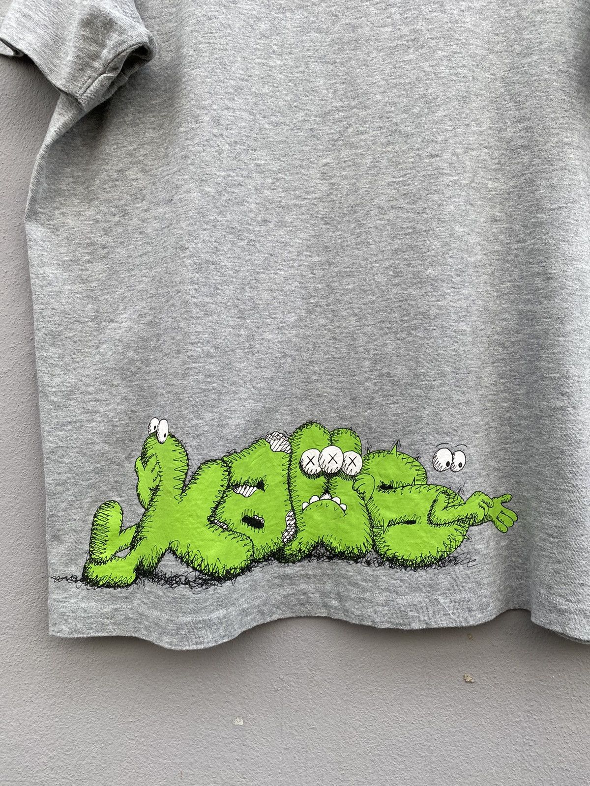 Japanese Brand SS2016 UT collection x kaws nice graphics tee Size US L / EU 52-54 / 3 - 2 Thumbnail