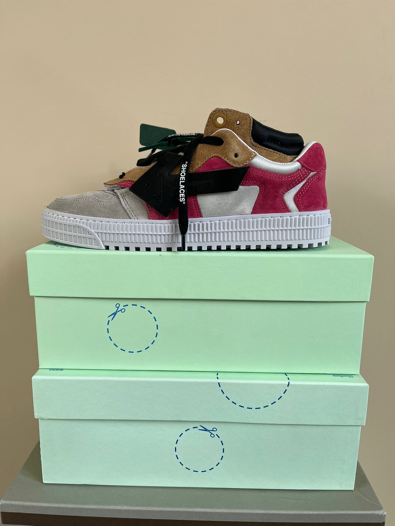 Off-White Floating Arrow Suede Sneakers in Multicolor Size US 9 / EU 42 - 7 Thumbnail