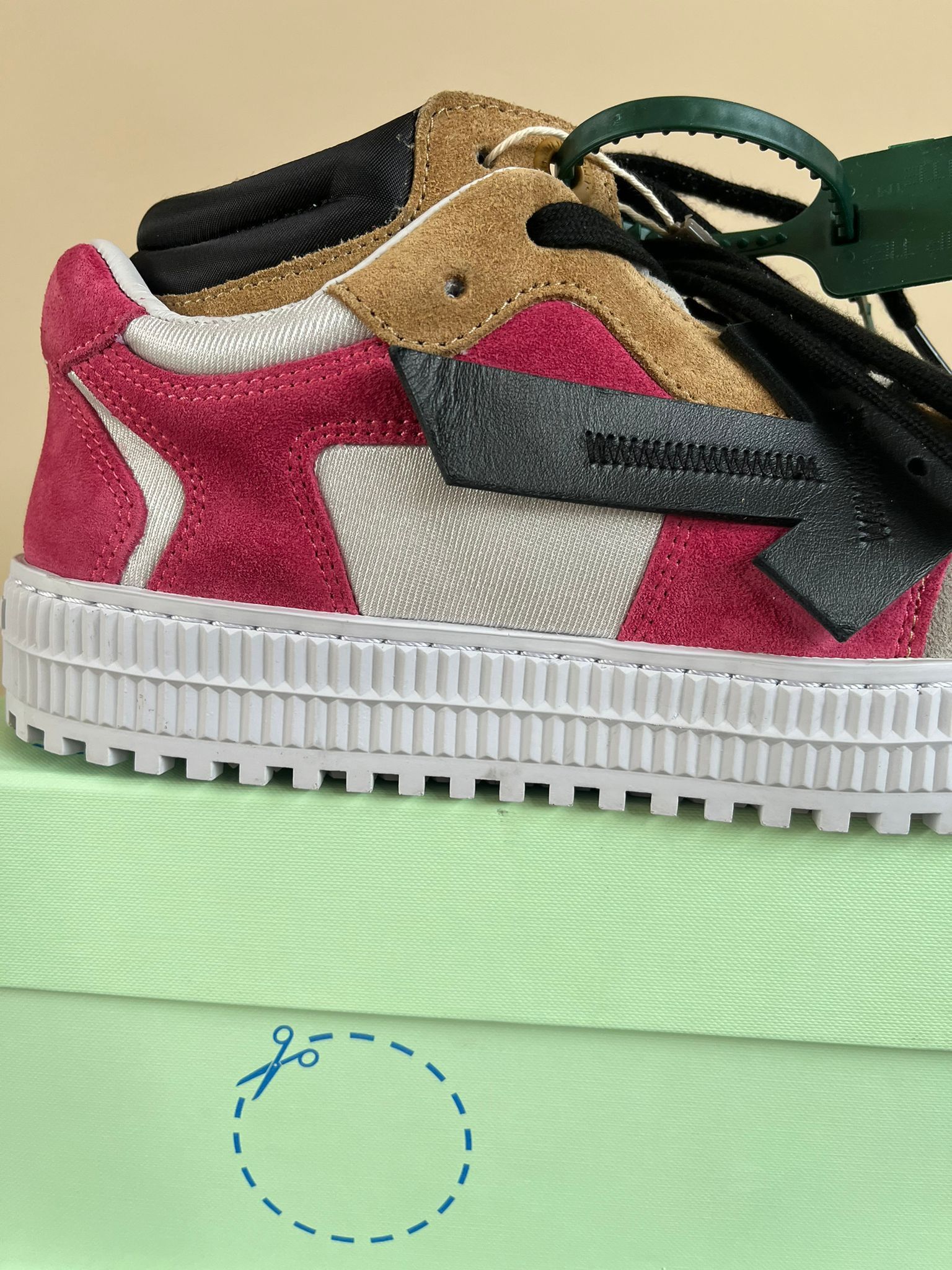 Off-White Floating Arrow Suede Sneakers in Multicolor Size US 9 / EU 42 - 12 Thumbnail