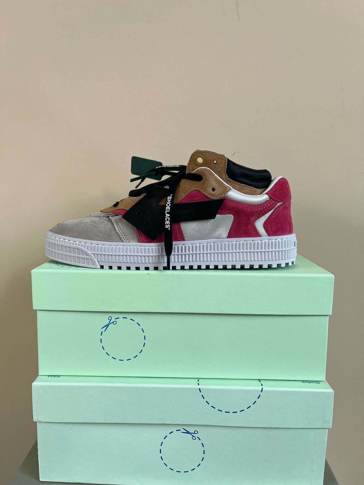 Off-White Floating Arrow Suede Sneakers in Multicolor Size US 9 / EU 42 - 2 Thumbnail