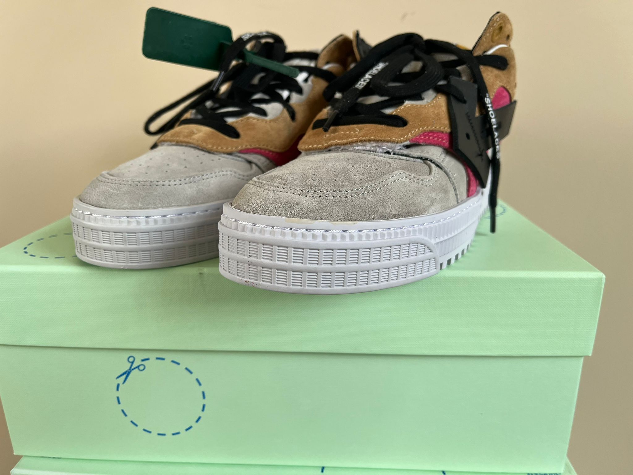 Off-White Floating Arrow Suede Sneakers in Multicolor Size US 9 / EU 42 - 13 Thumbnail