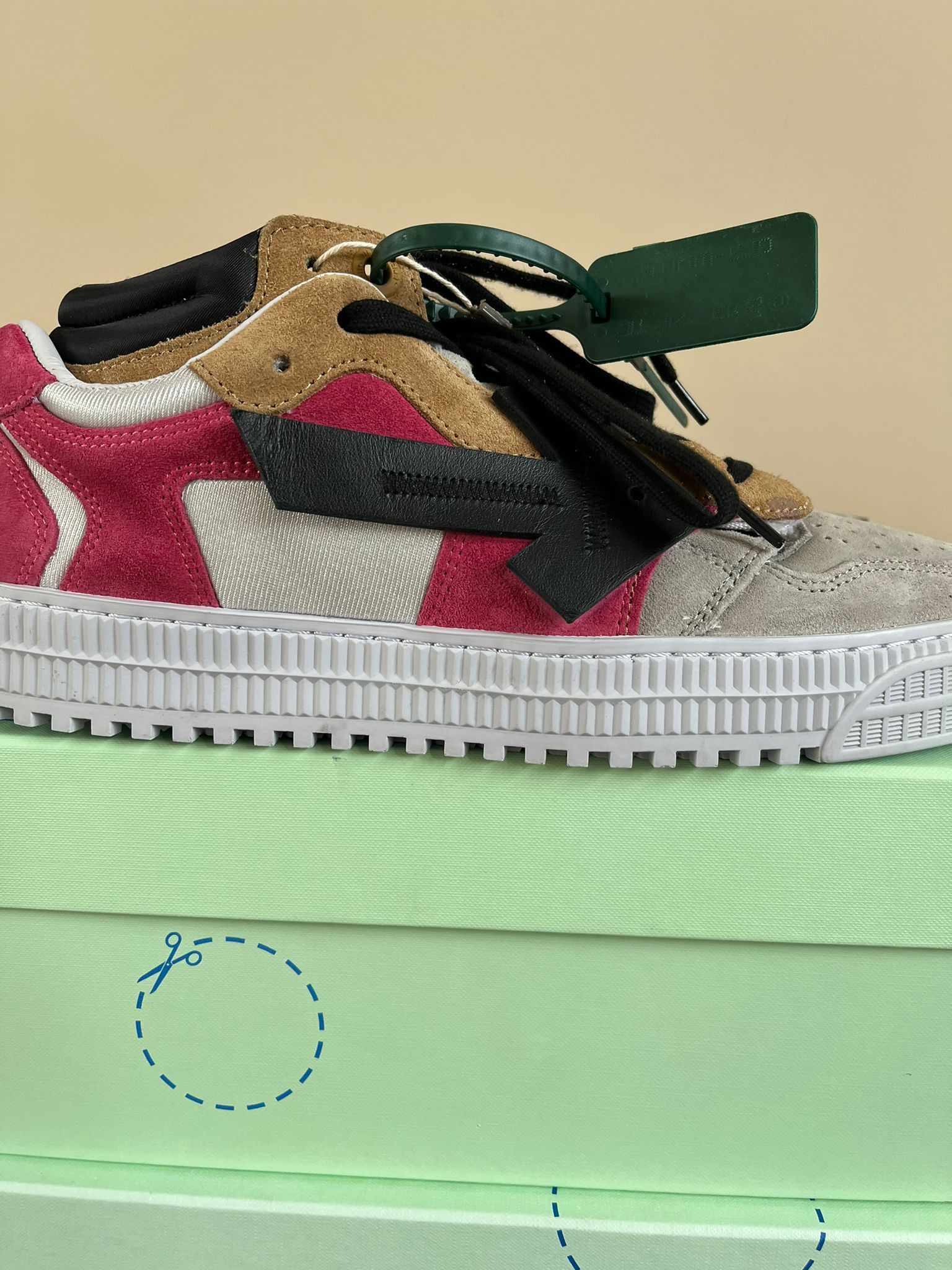 Off-White Floating Arrow Suede Sneakers in Multicolor Size US 9 / EU 42 - 11 Thumbnail