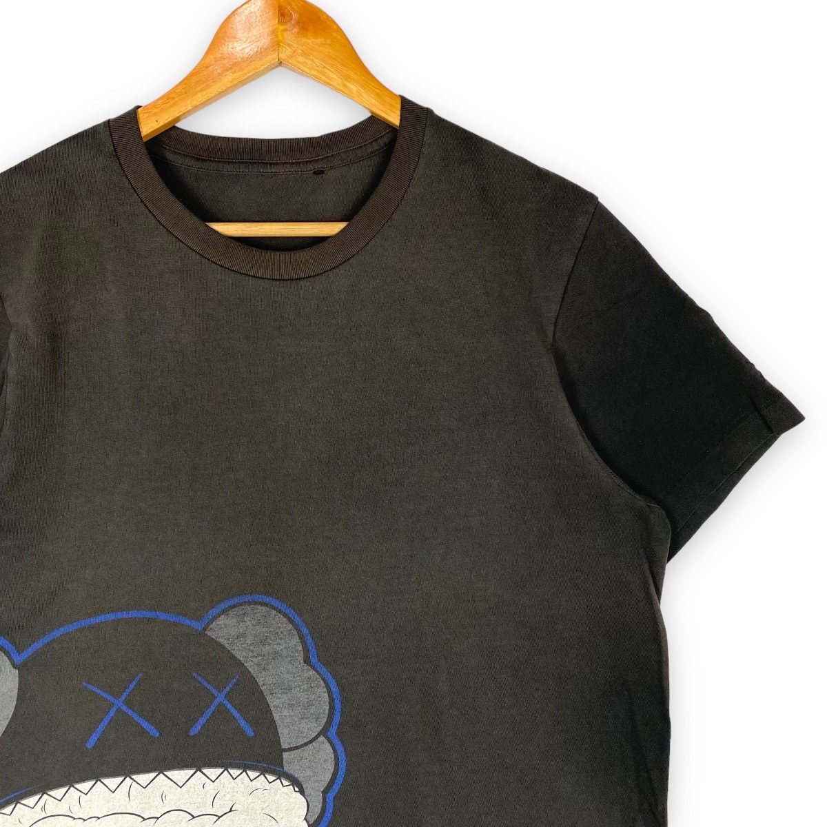 Japanese Brand × Kaws × Uniqlo KAWS UNIQLO BIG PRINT T SHIRT Size US L / EU 52-54 / 3 - 3 Thumbnail