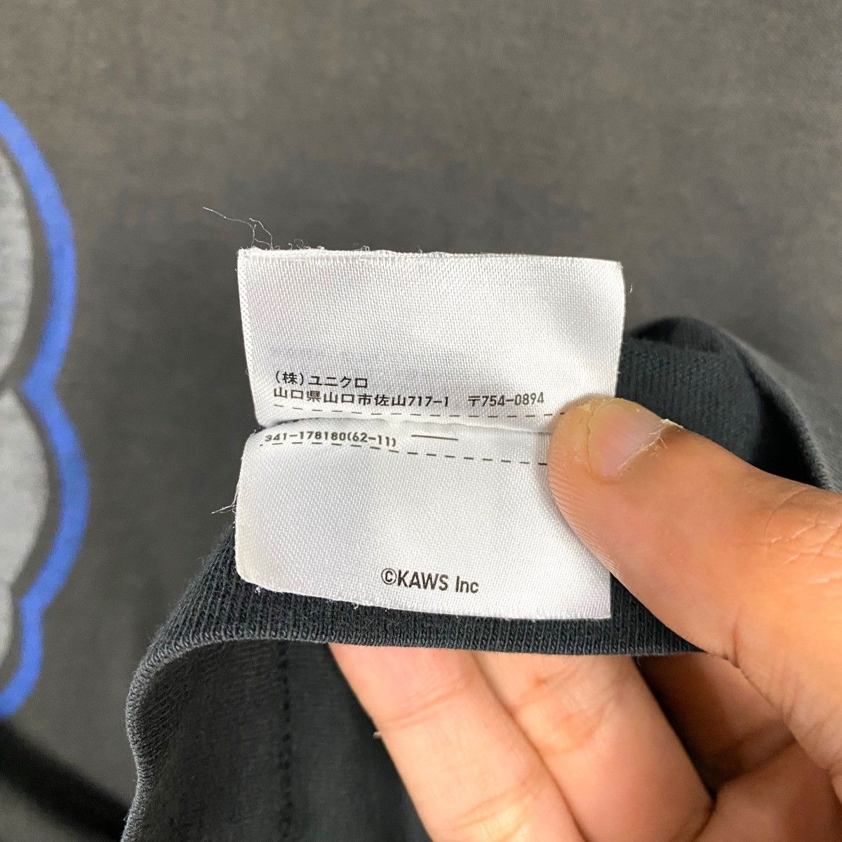 Japanese Brand × Kaws × Uniqlo KAWS UNIQLO BIG PRINT T SHIRT Size US L / EU 52-54 / 3 - 11 Thumbnail