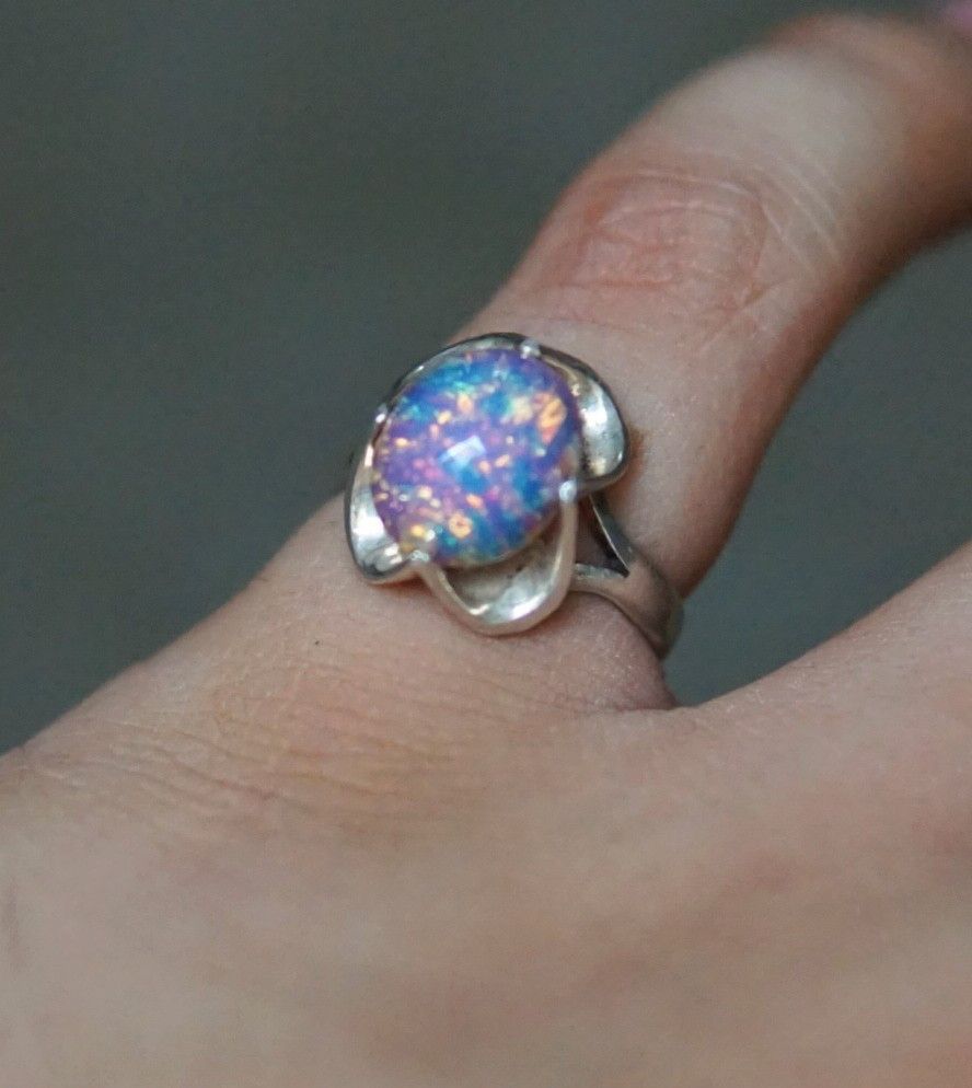 Jewelry Sterling Silver Ring Pink Faux Opal Size 7.5 Modern Size ONE SIZE - 10 Thumbnail