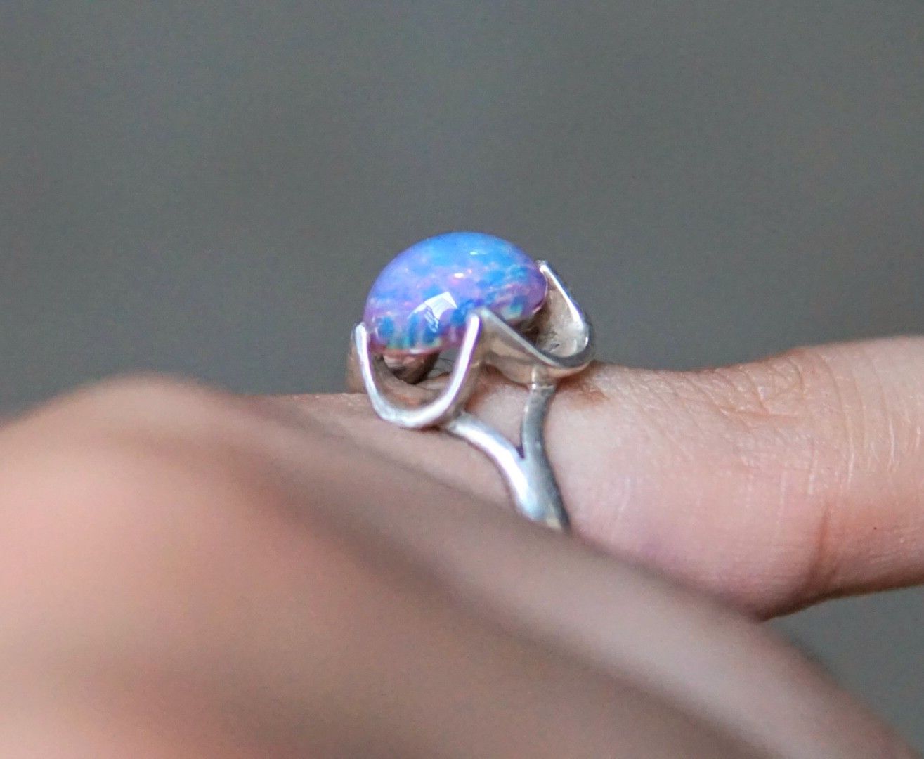 Jewelry Sterling Silver Ring Pink Faux Opal Size 7.5 Modern Size ONE SIZE - 11 Thumbnail