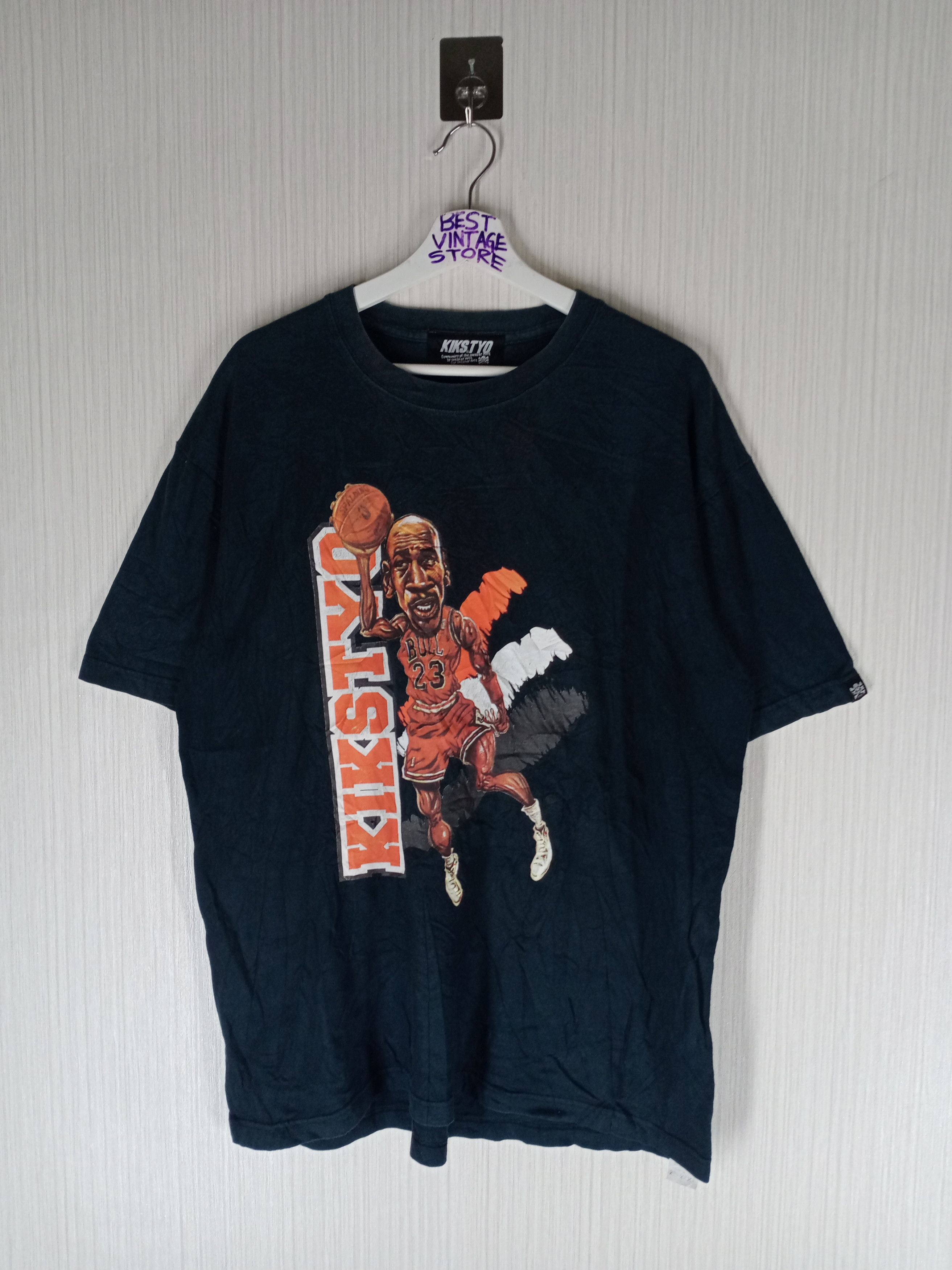 image of Vintage Kiks Tyo X Micheal Jordan 23 Bulls Tshirt in Black, Men's (Size XL)