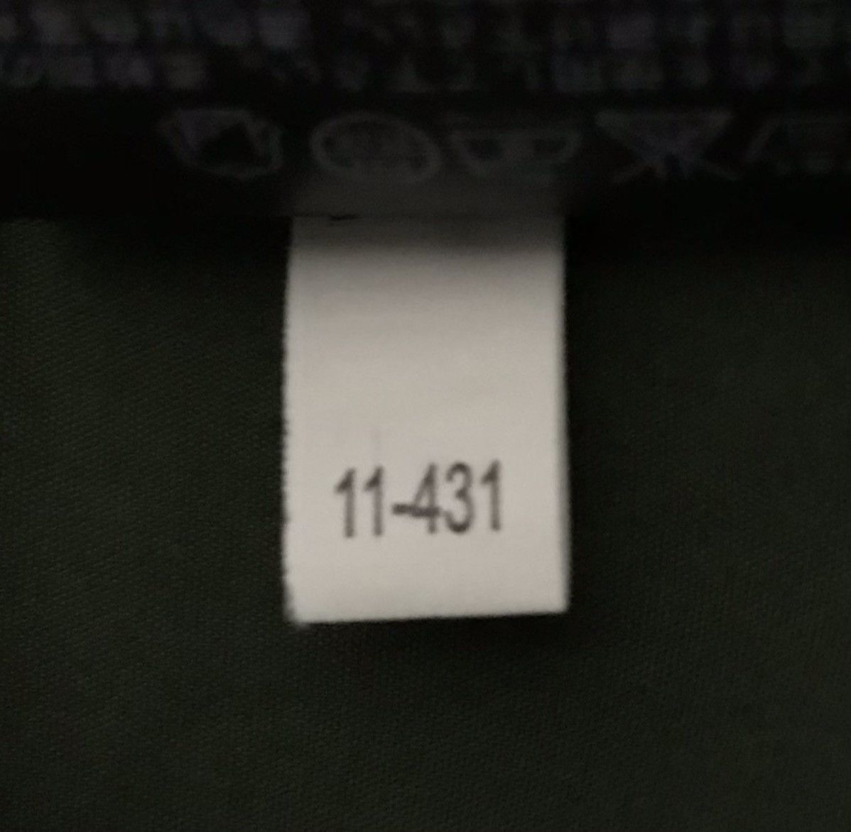 Uniqlo UNIQLO JACKET Size US L / EU 52-54 / 3 - 19 Thumbnail