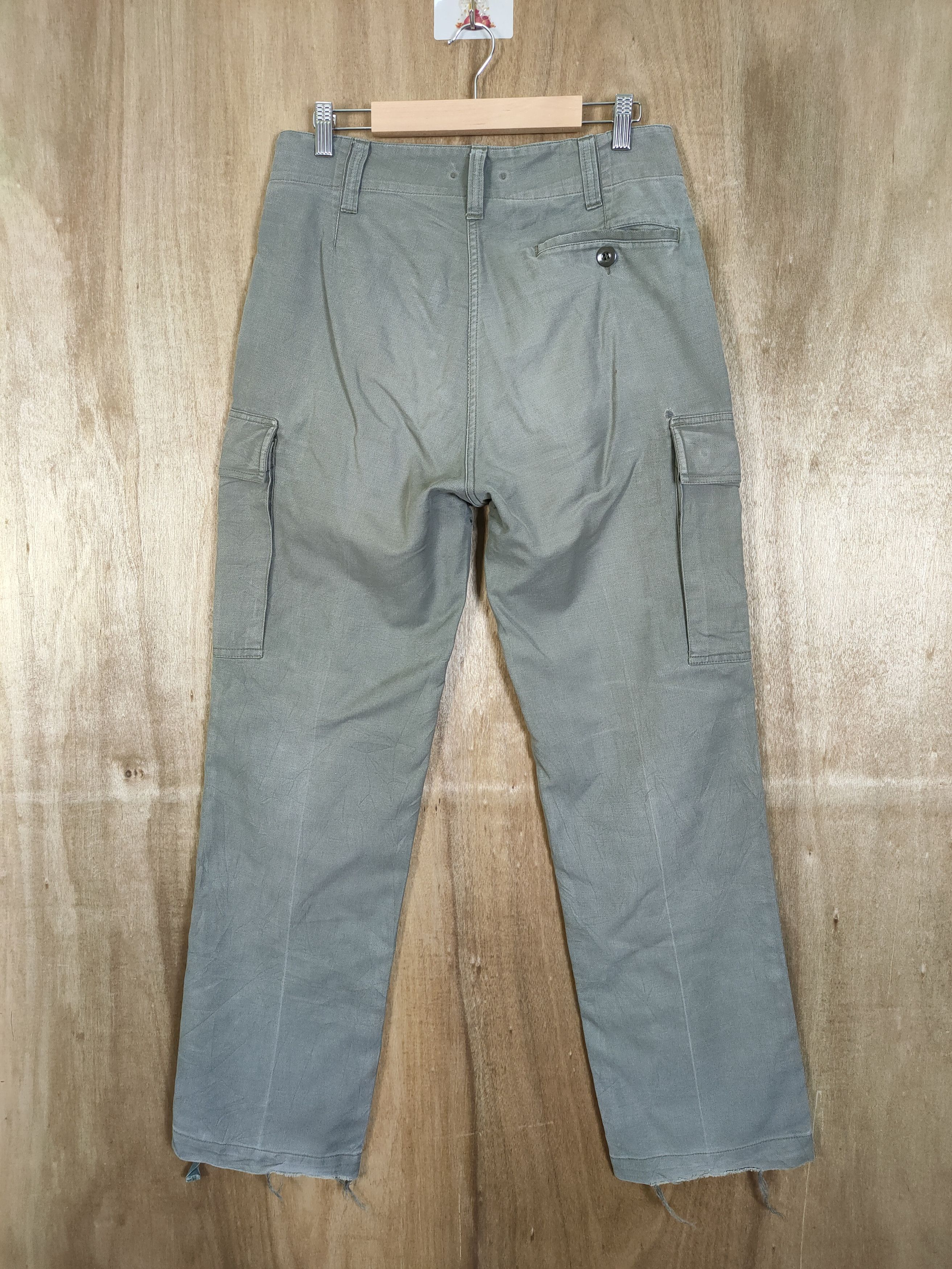 Vintage VINTAGE MILITRY GREY CARGO PANTS DISTRESSED KNEE Size US 30 / EU 46 - 8 Thumbnail