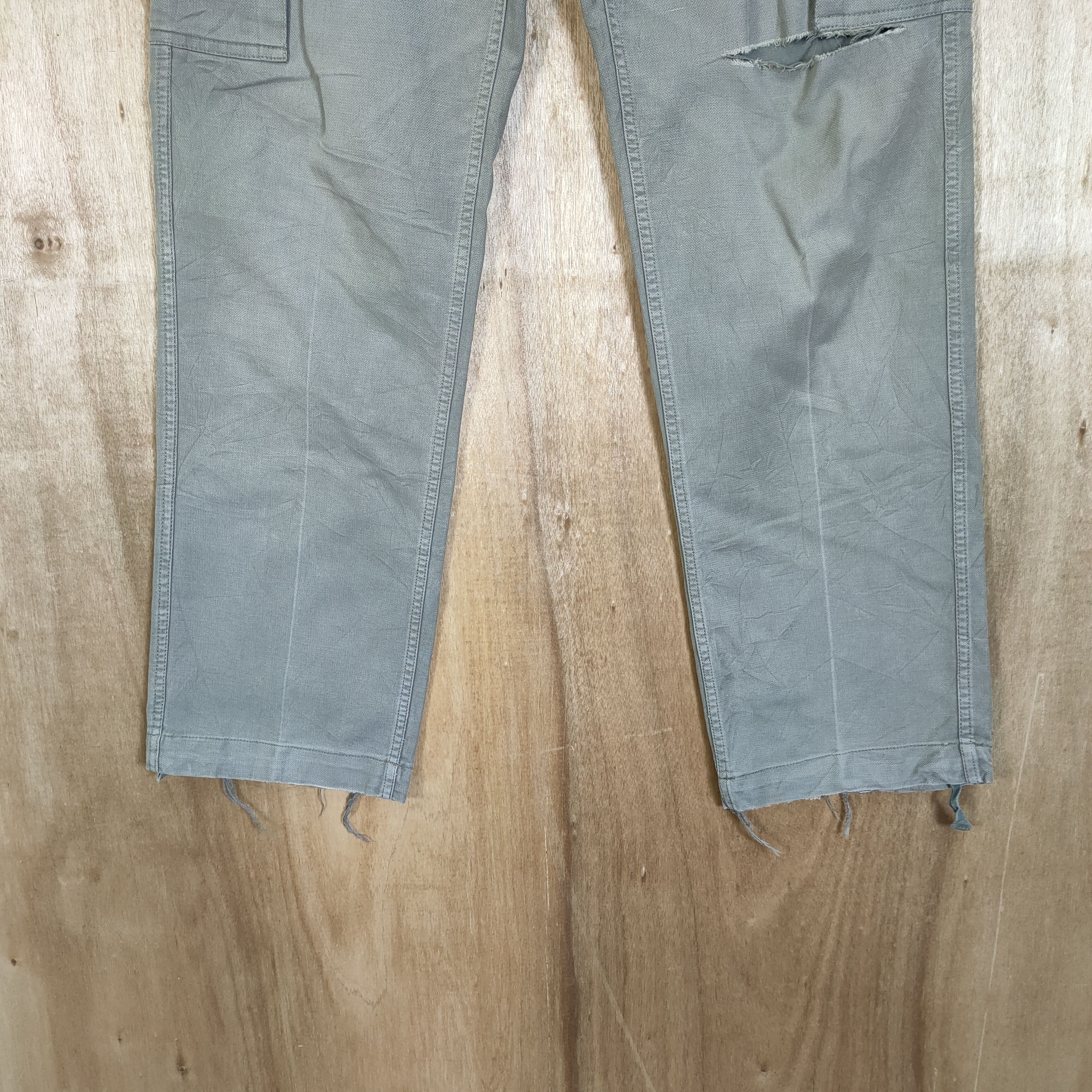 Vintage VINTAGE MILITRY GREY CARGO PANTS DISTRESSED KNEE Size US 30 / EU 46 - 3 Thumbnail