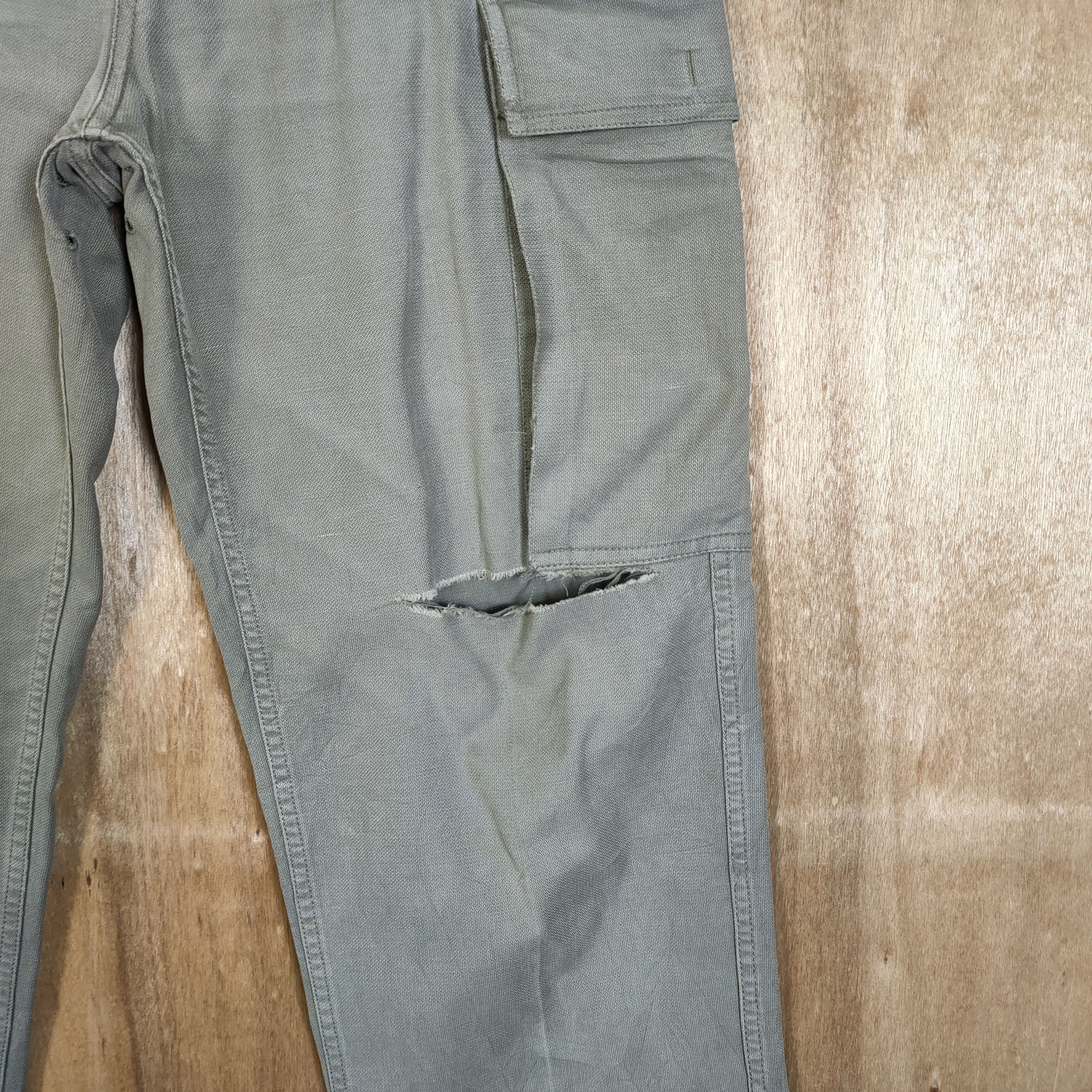 Vintage VINTAGE MILITRY GREY CARGO PANTS DISTRESSED KNEE Size US 30 / EU 46 - 14 Thumbnail
