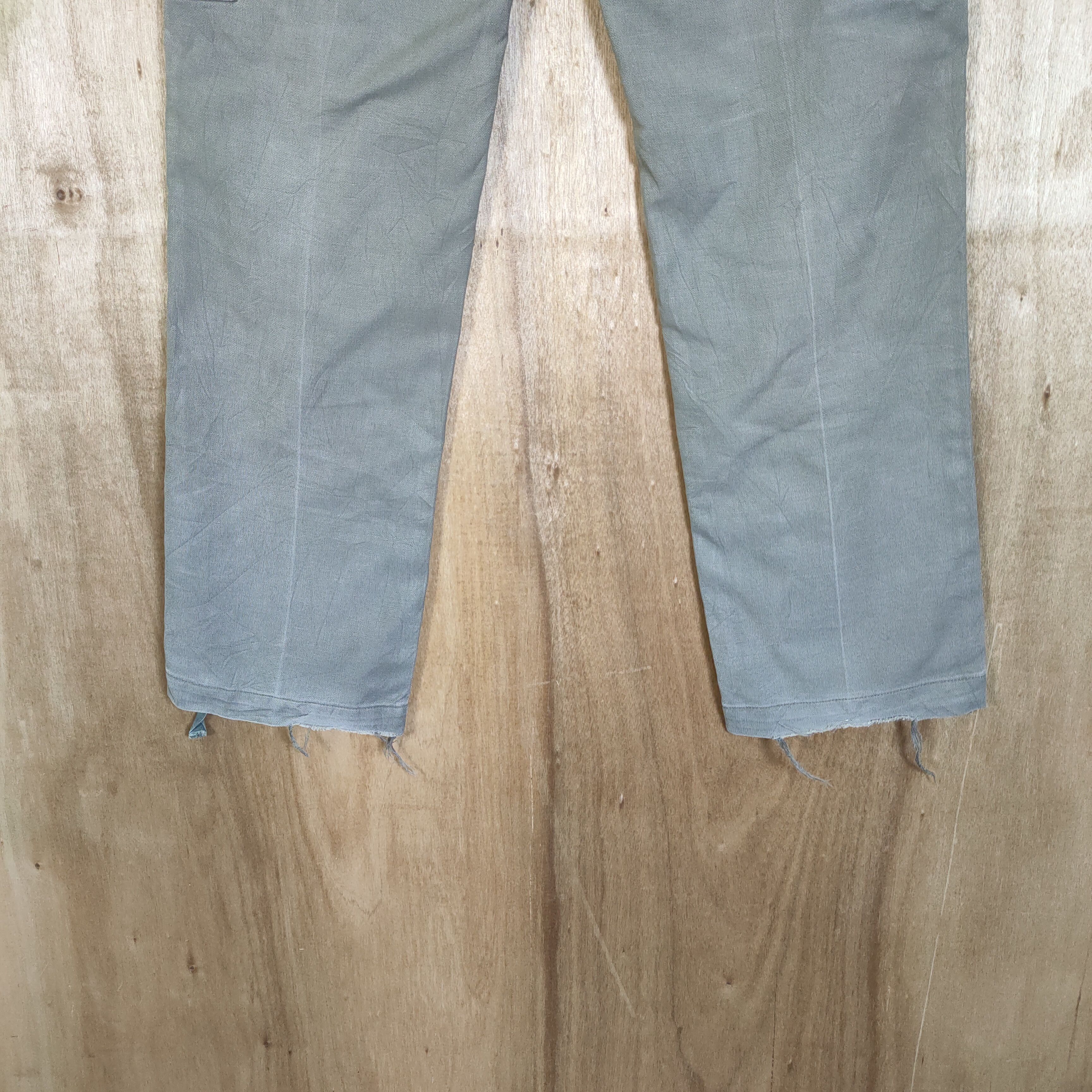 Vintage VINTAGE MILITRY GREY CARGO PANTS DISTRESSED KNEE Size US 30 / EU 46 - 10 Thumbnail