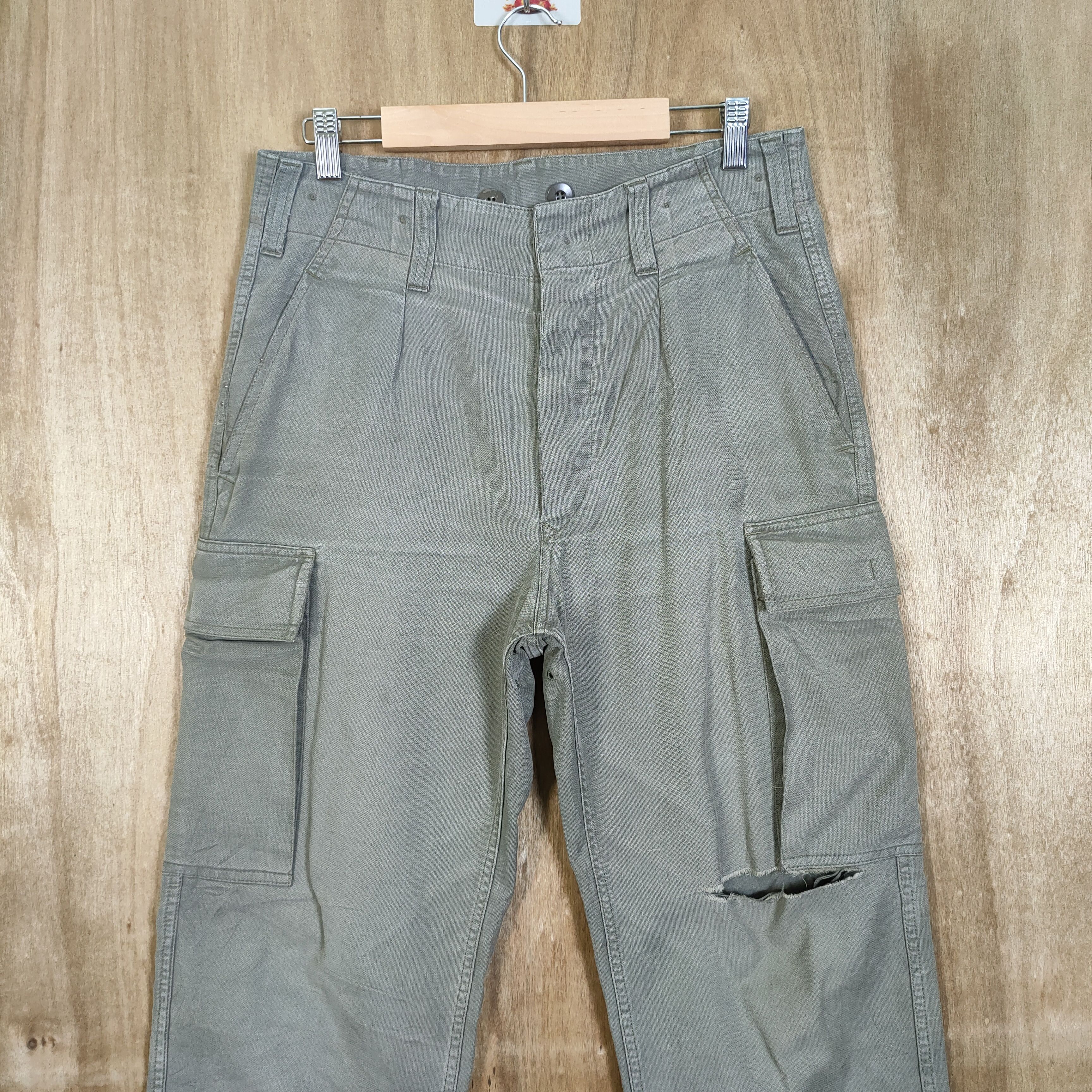 Vintage VINTAGE MILITRY GREY CARGO PANTS DISTRESSED KNEE Size US 30 / EU 46 - 2 Thumbnail