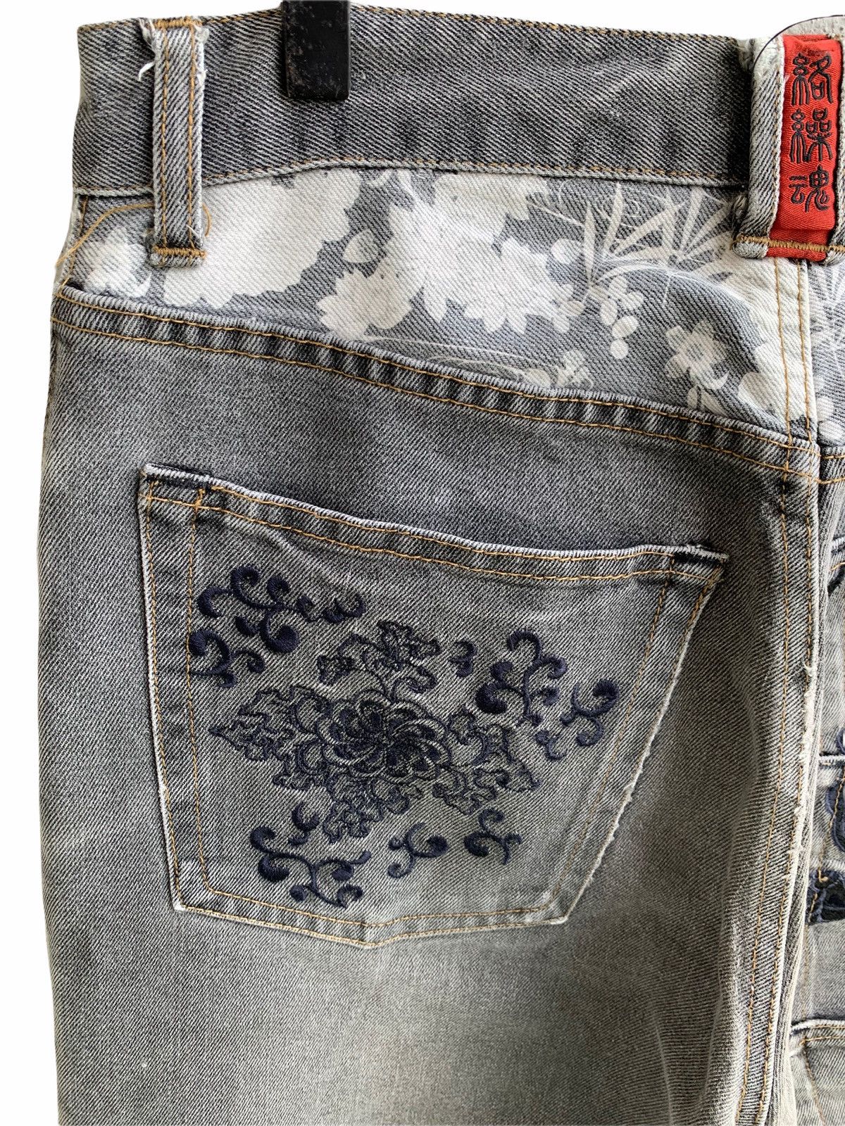 Japanese Brand Vintage Karakuri tamashi Embroidery Multiple Poket Size US 30 / EU 46 - 10 Thumbnail