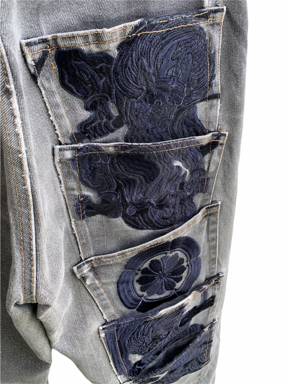 Japanese Brand Vintage Karakuri tamashi Embroidery Multiple Poket Size US 30 / EU 46 - 9 Thumbnail