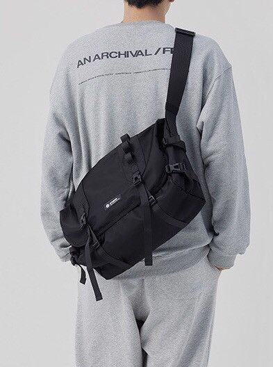 Japanese Brand Fashion hip hop waterproof messenger shoulder bag Size ONE SIZE - 2 Thumbnail