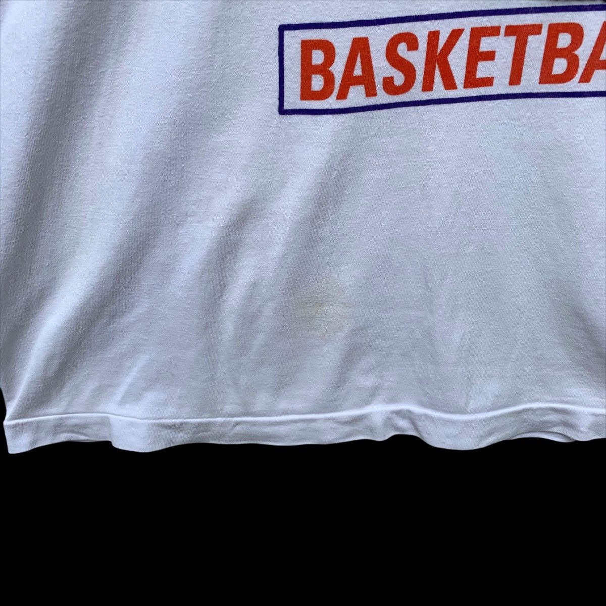 Nike × Vintage Vintage 90S Nike Basketball Big Logo Crewneck White Tee Size US L / EU 52-54 / 3 - 4 Thumbnail