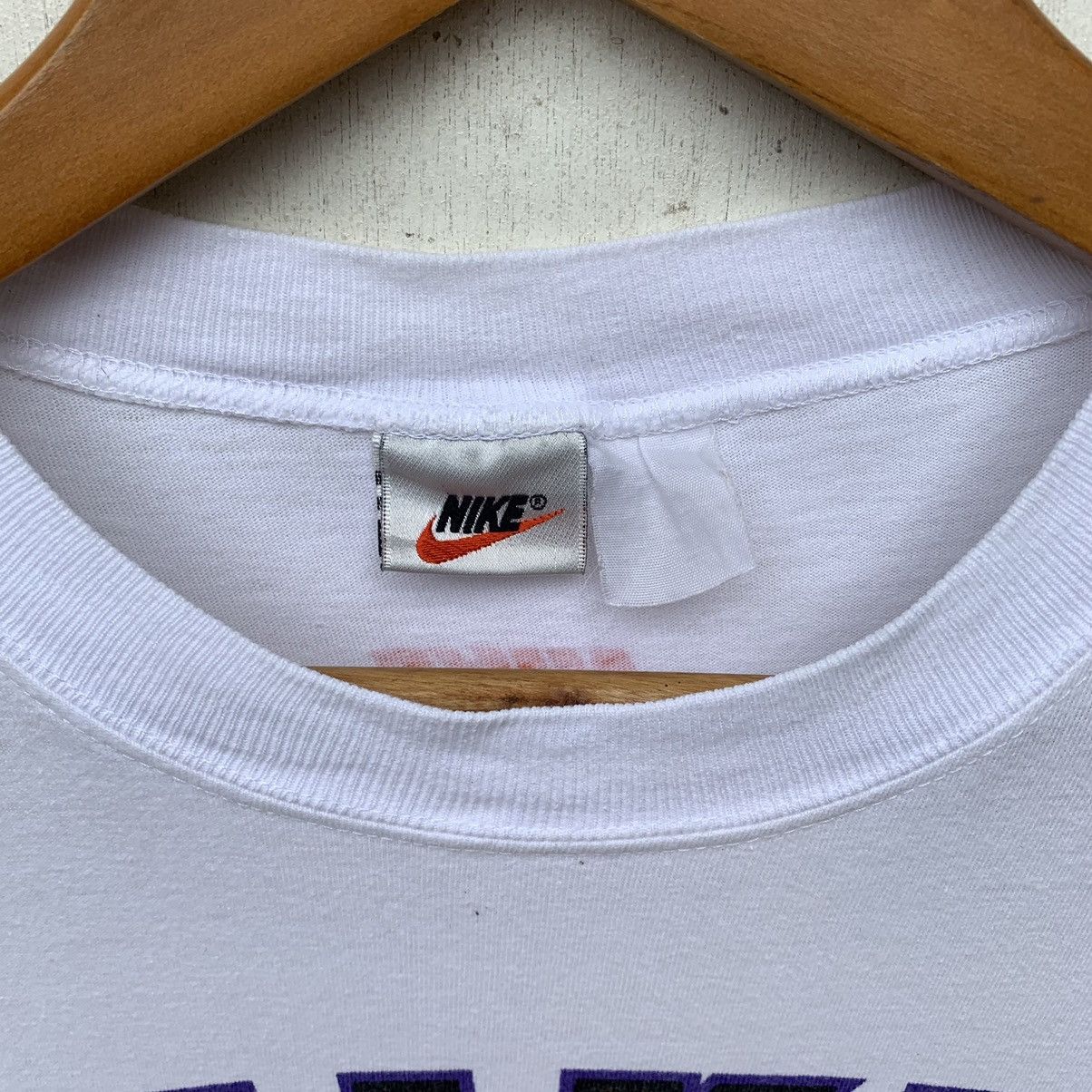 Nike × Vintage Vintage 90S Nike Basketball Big Logo Crewneck White Tee Size US L / EU 52-54 / 3 - 3 Thumbnail