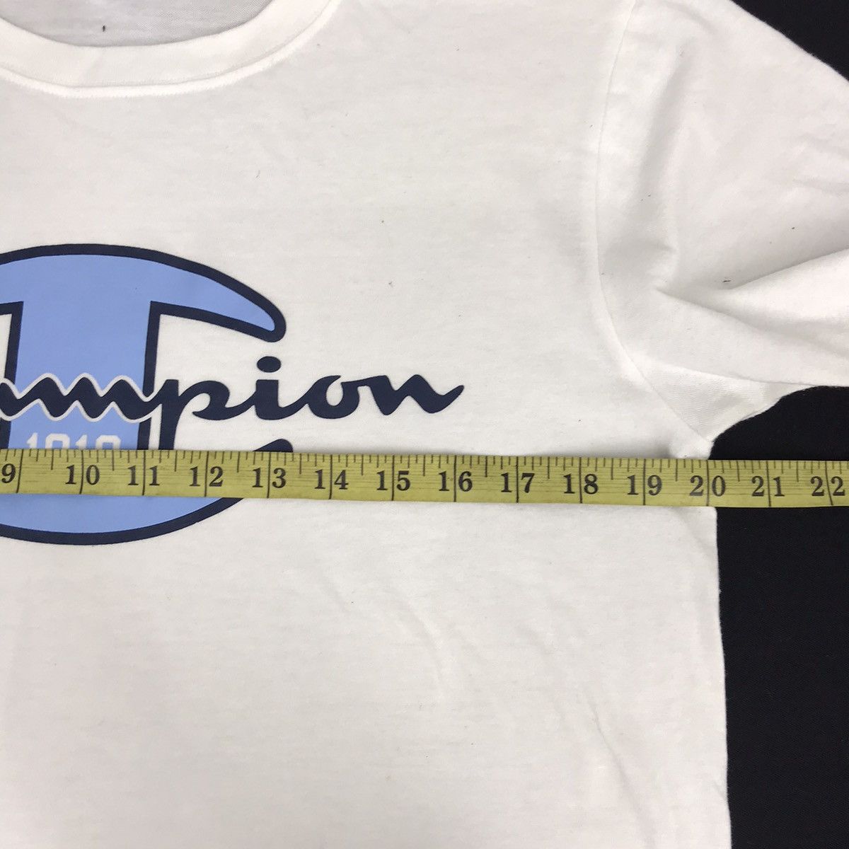 Champion Vintage Champion Big Logo Spell Out T Shirt Tee Athletic Size US M / EU 48-50 / 2 - 5 Thumbnail