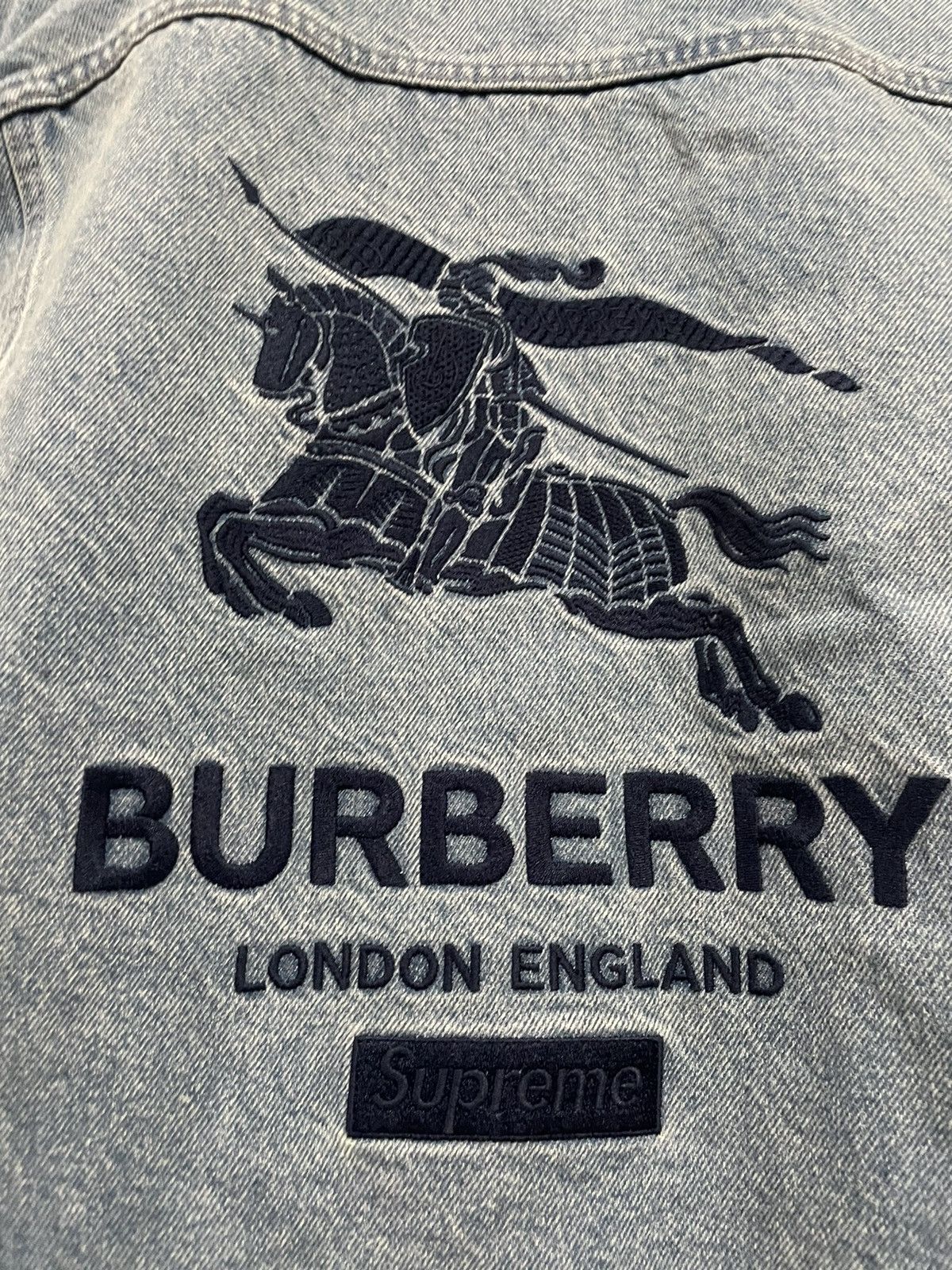 Burberry × Supreme Supreme x Burberry denim trucker washed blue sz L Size US L / EU 52-54 / 3 - 8 Thumbnail