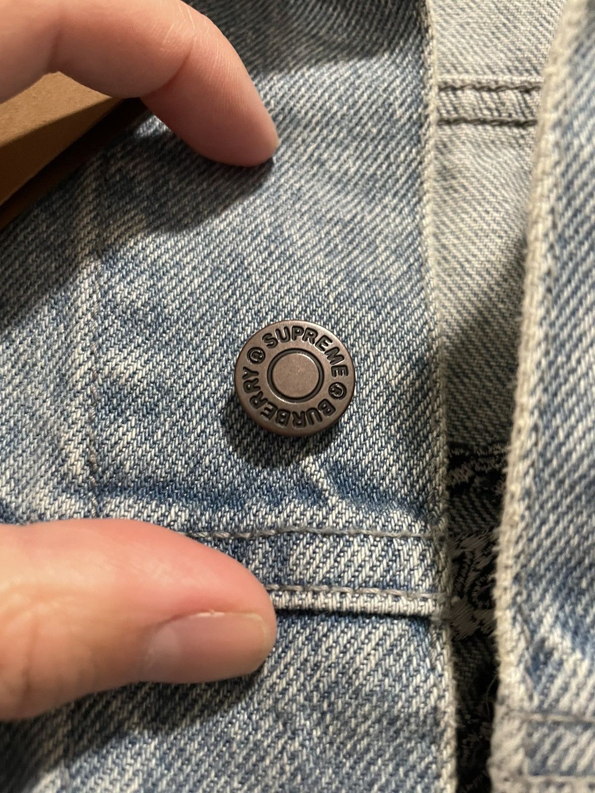 Burberry × Supreme Supreme x Burberry denim trucker washed blue sz L Size US L / EU 52-54 / 3 - 3 Thumbnail