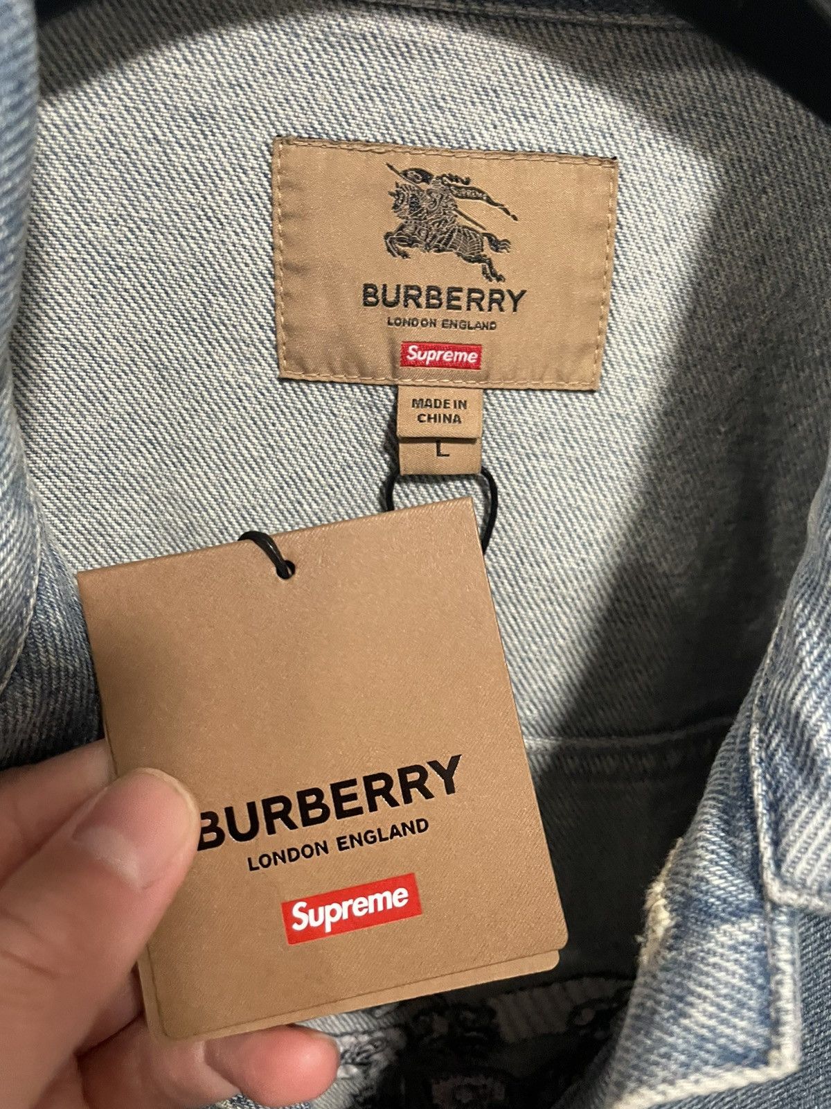 Burberry × Supreme Supreme x Burberry denim trucker washed blue sz L Size US L / EU 52-54 / 3 - 7 Thumbnail