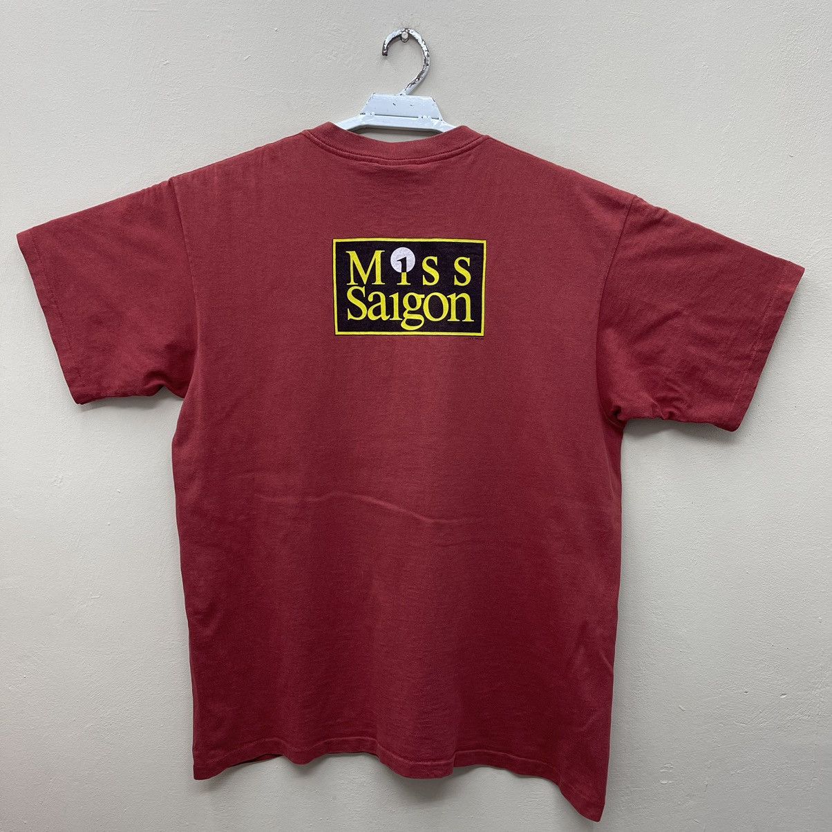 Vintage Vintage 90s Movie T-Shirt Miss Saigon Tennessee River Gold Size US XL / EU 56 / 4 - 3 Thumbnail