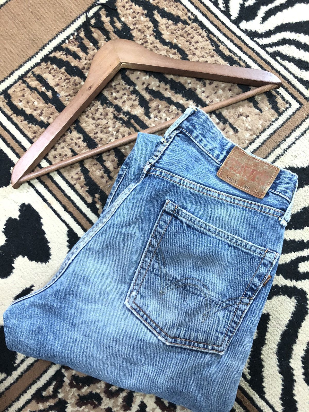 Edwin × Salvage × Vintage VINTAGE SELVEDGE EDWIN 505x BLUE WASH DISTRESSED DENIM Size US 29 - 18 Thumbnail