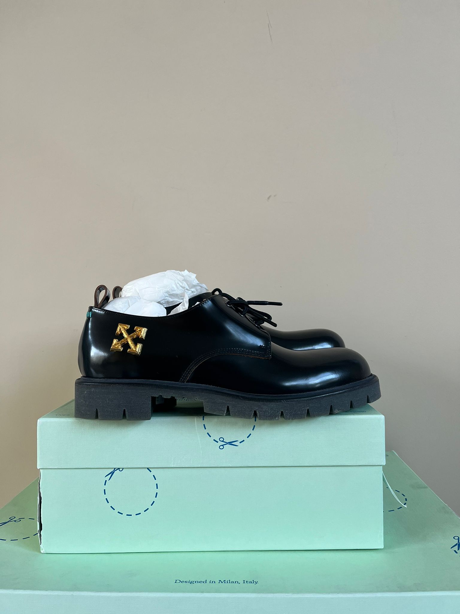 Pre-owned Off-white Arrow Derby In Black