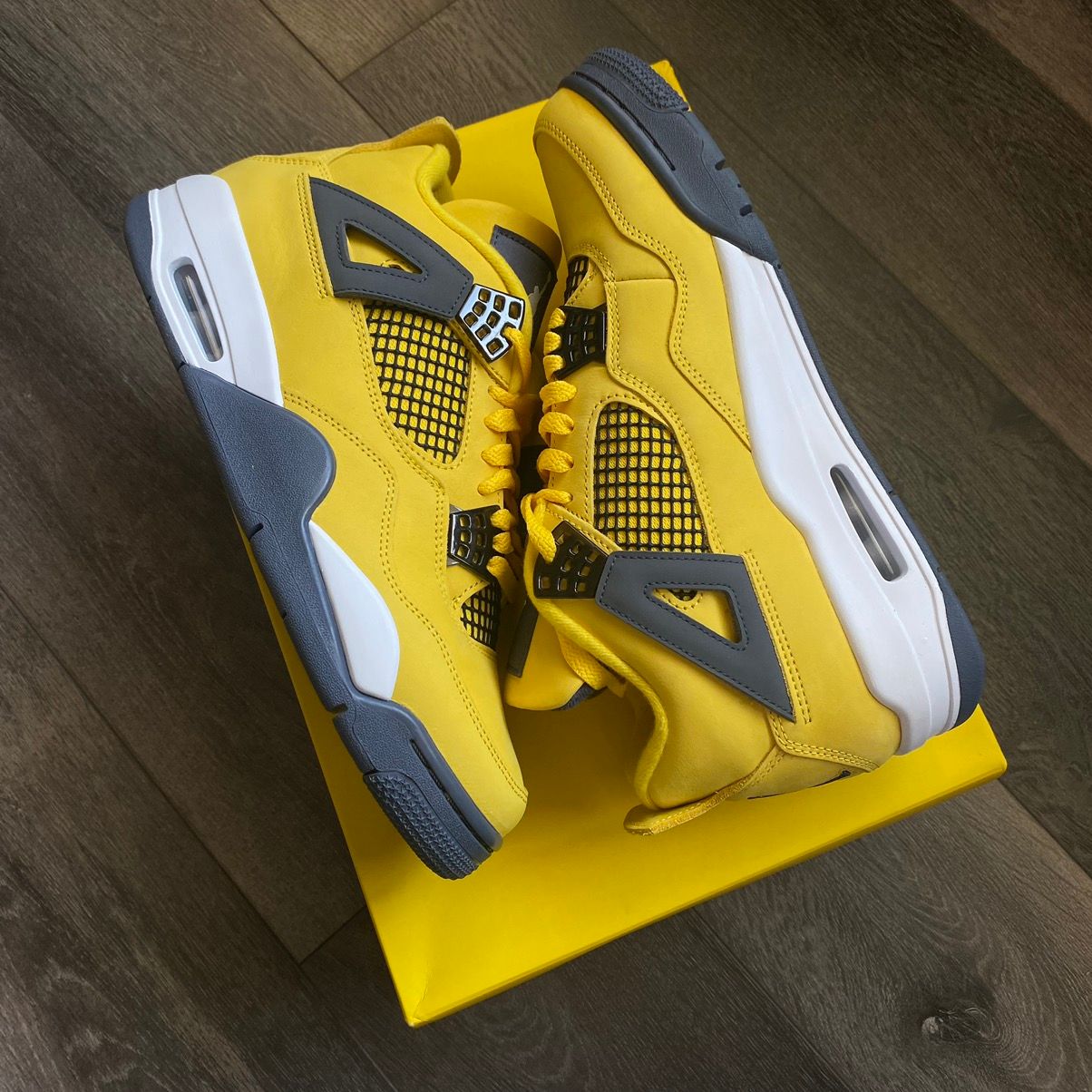 Pre-owned Jordan Brand Air Jordan 4 Retro Lightning Shoes Size 9.5 In Tour Yellow