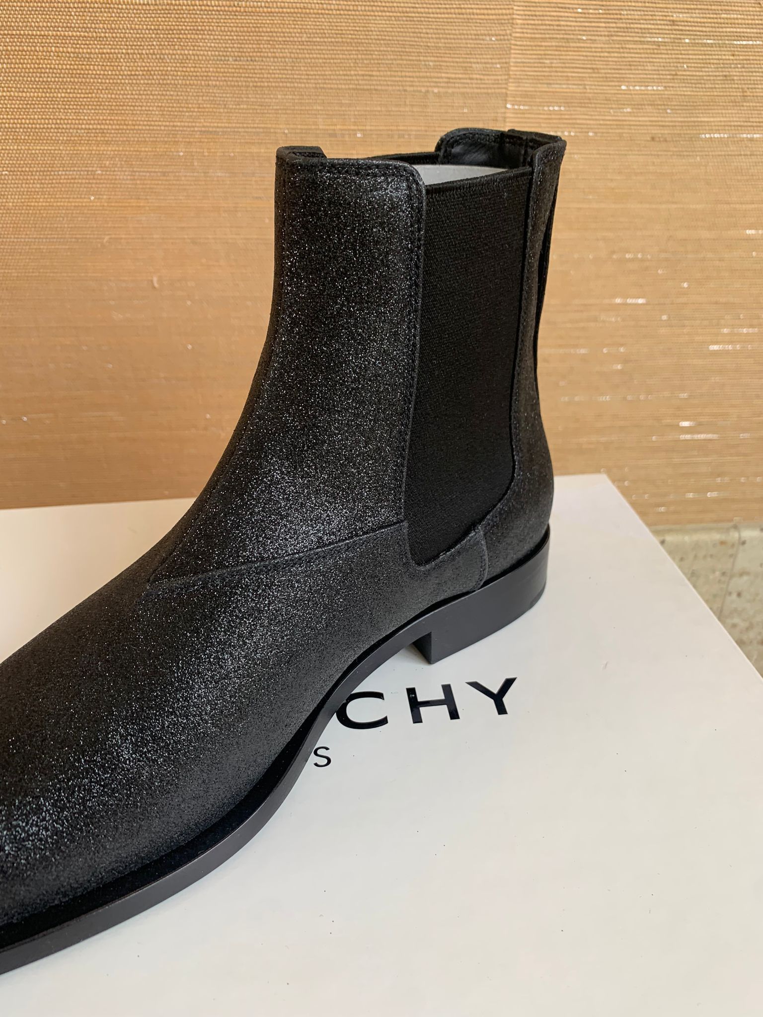 Givenchy Dallas Chelsea Boots in Black Size US 8 / EU 41 - 9 Thumbnail