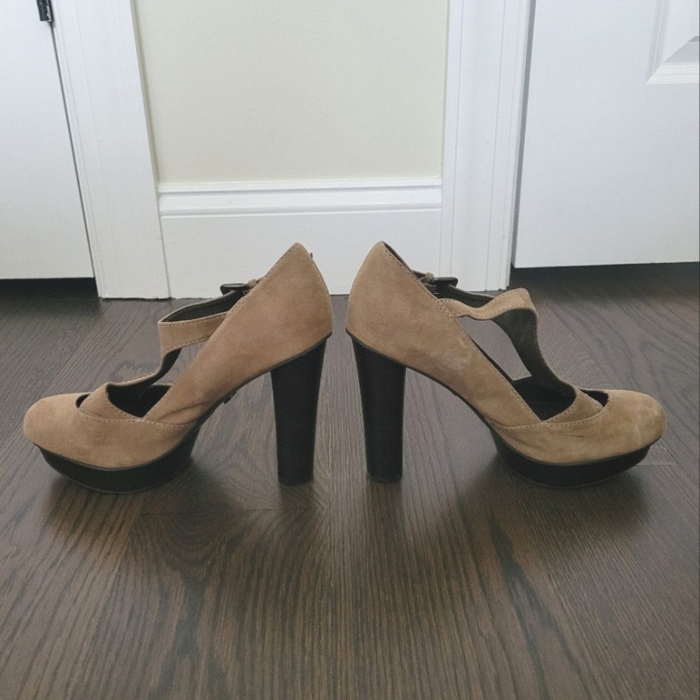 Genuine Leather B. Makowsky Verona Suede Buckle T-Strap Platform Pumps Size US 7.5 / IT 37.5 - 4 Thumbnail