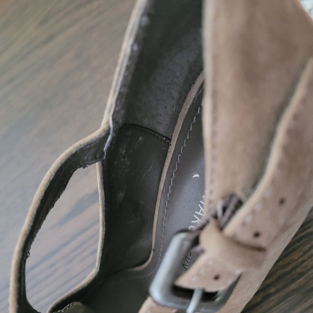 Genuine Leather B. Makowsky Verona Suede Buckle T-Strap Platform Pumps Size US 7.5 / IT 37.5 - 9 Thumbnail