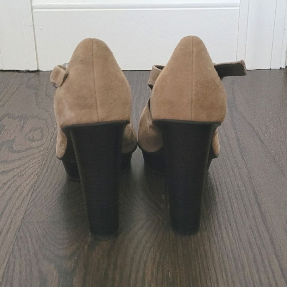 Genuine Leather B. Makowsky Verona Suede Buckle T-Strap Platform Pumps Size US 7.5 / IT 37.5 - 6 Thumbnail