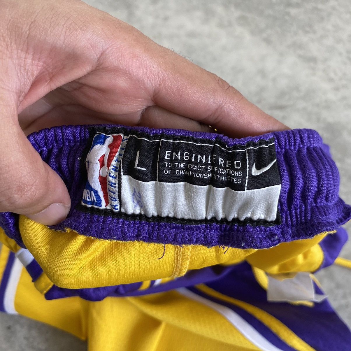 NBA Vintage Y2K Nike L.A Lakers NBA Shorts Size US 28 / EU 44 - 10 Thumbnail