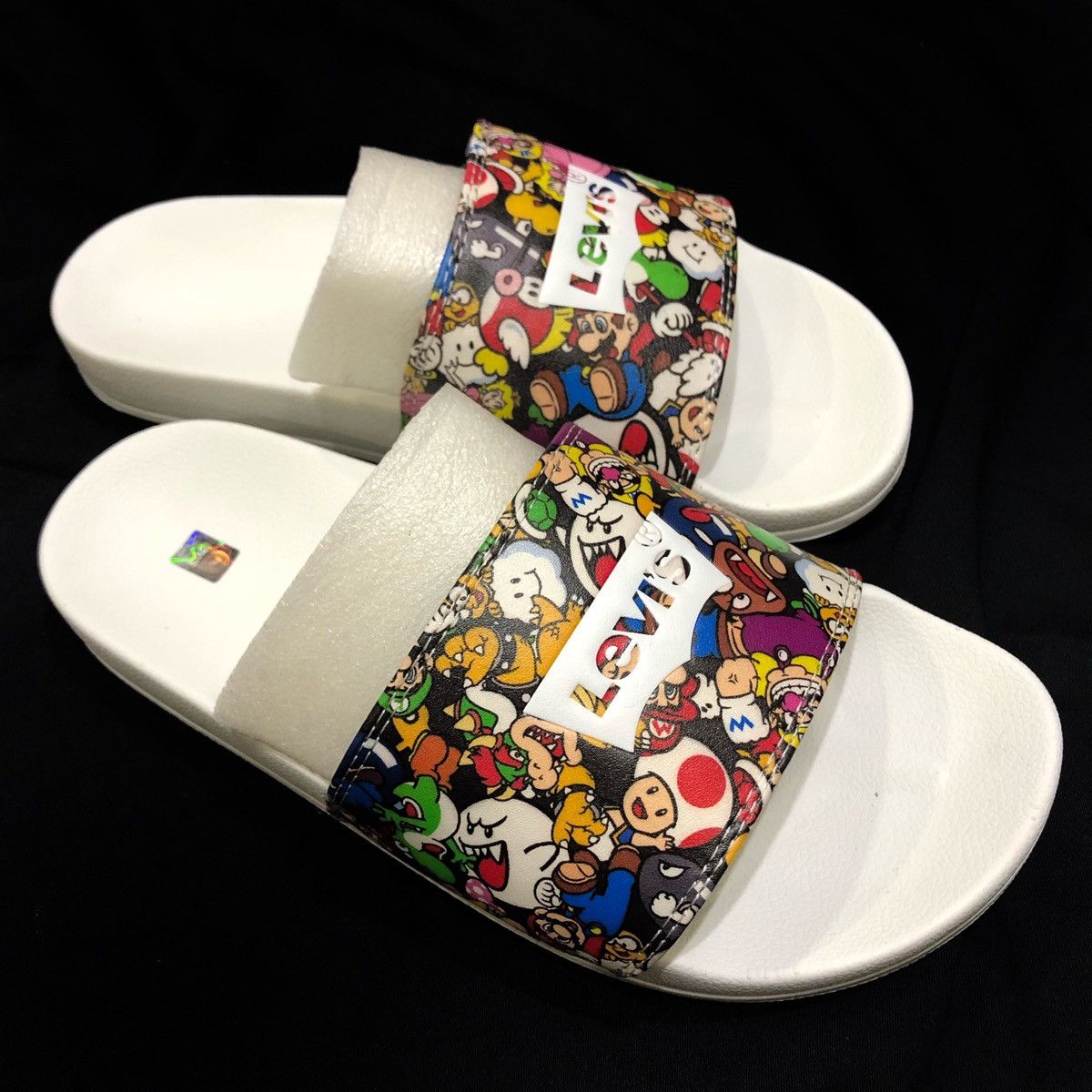 Cartoon Network 🔥Levi’s®️ X Super Mario All Over Sliders Size US 7.5 / EU 40-41 - 4 Thumbnail