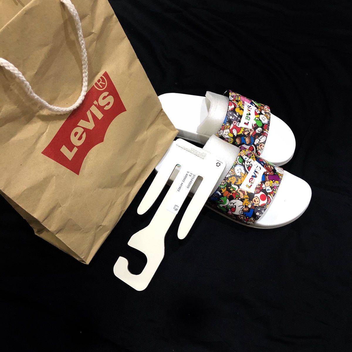 Cartoon Network 🔥Levi’s®️ X Super Mario All Over Sliders Size US 7.5 / EU 40-41 - 10 Thumbnail