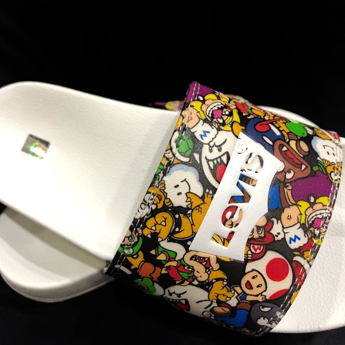 Cartoon Network 🔥Levi’s®️ X Super Mario All Over Sliders Size US 7.5 / EU 40-41 - 3 Thumbnail