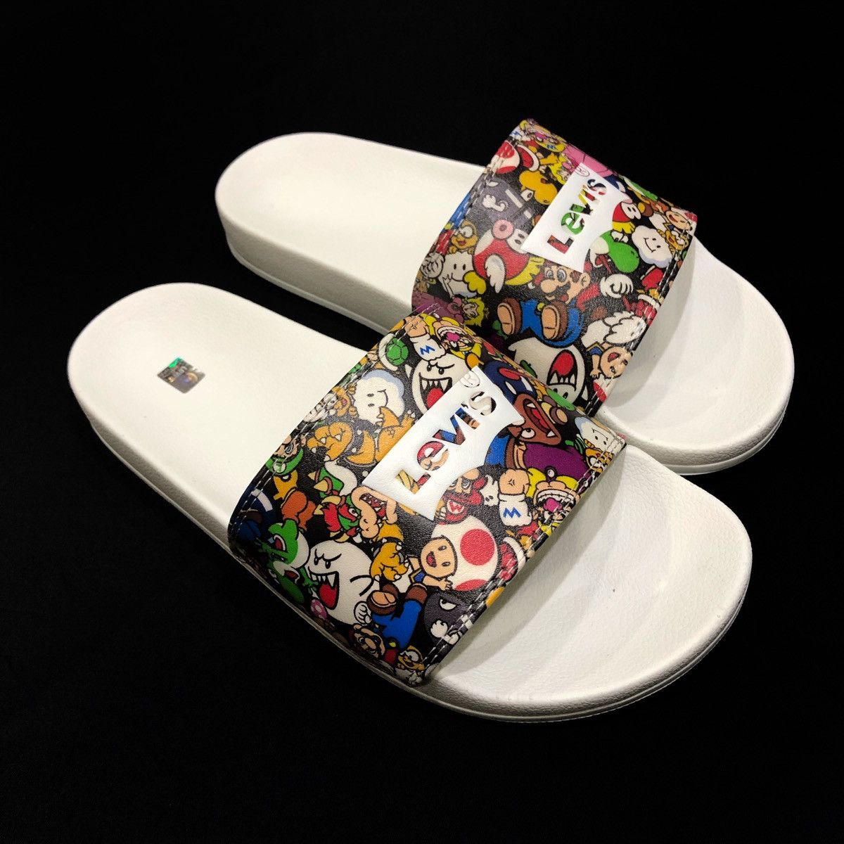 Cartoon Network 🔥Levi’s®️ X Super Mario All Over Sliders Size US 7.5 / EU 40-41 - 1 Thumbnail
